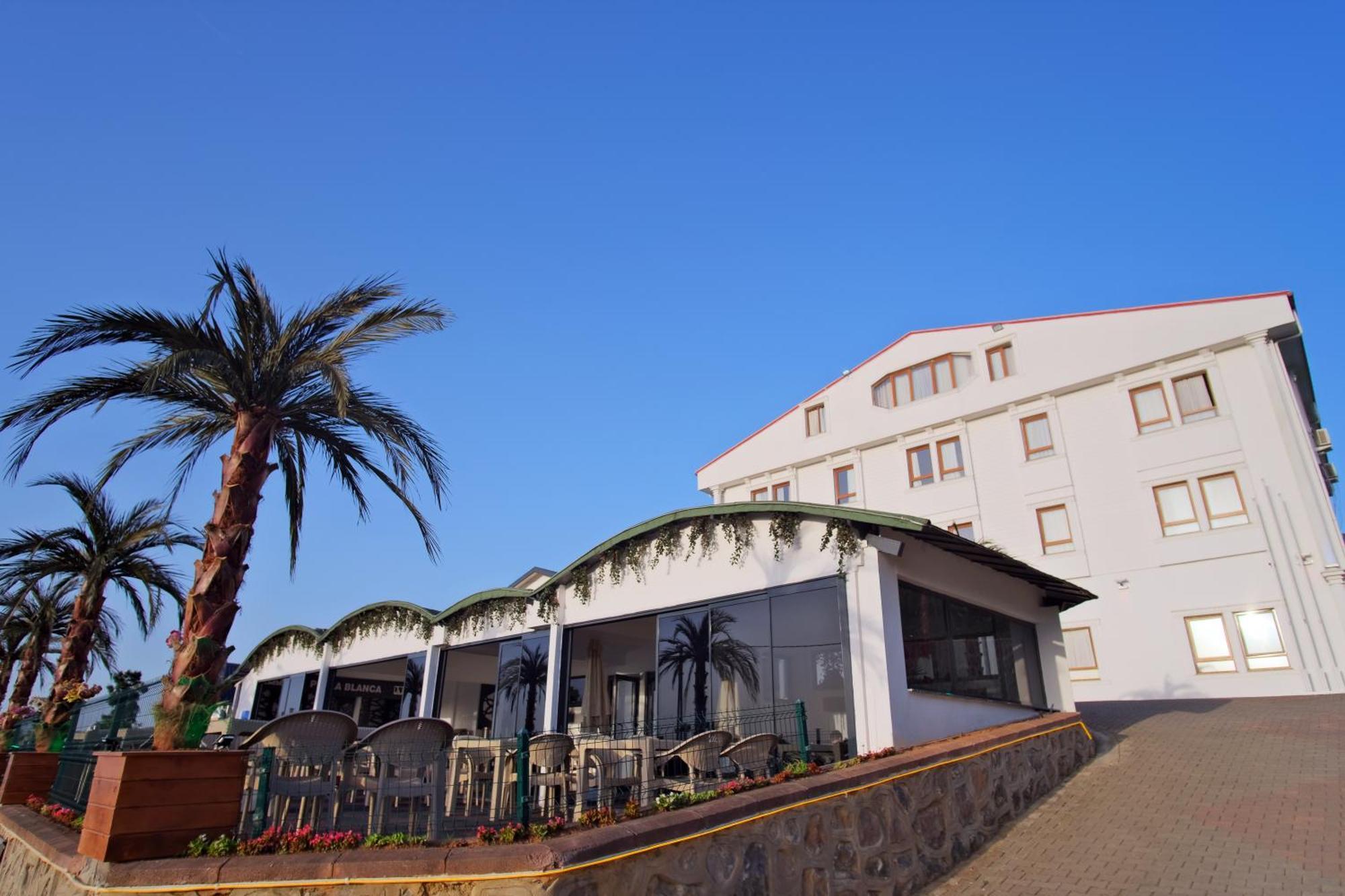 Perla Blanca Aparthotel