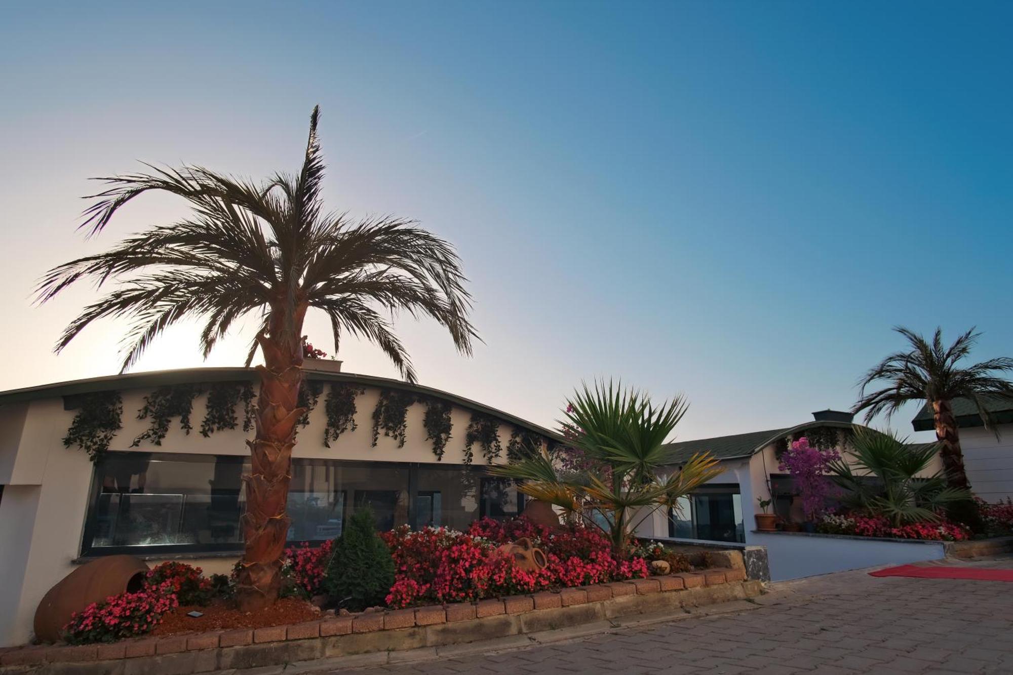 Perla Blanca Aparthotel 4*