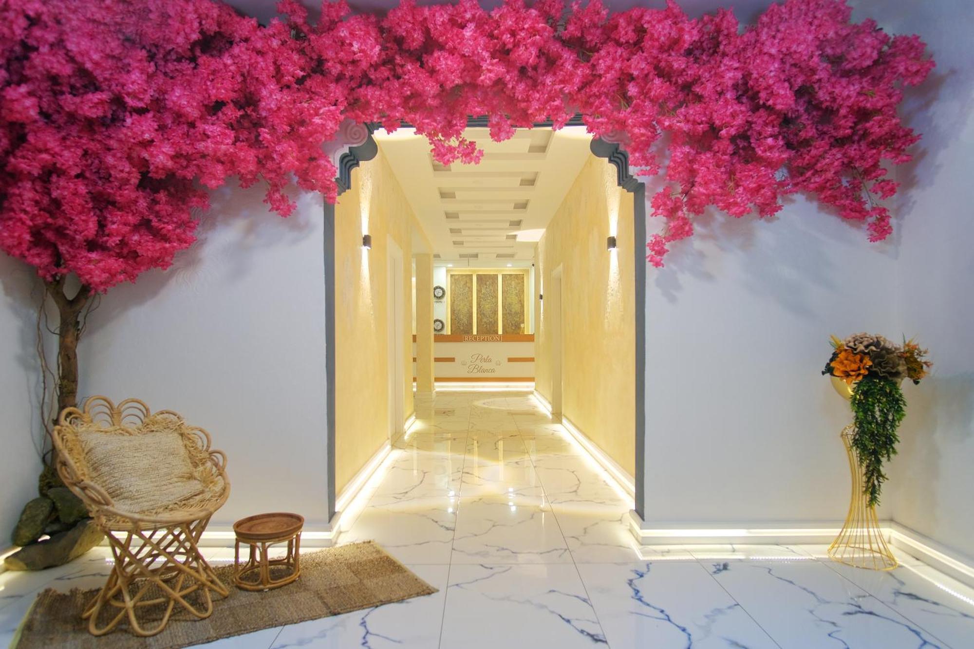 Aparthotel Perla Blanca