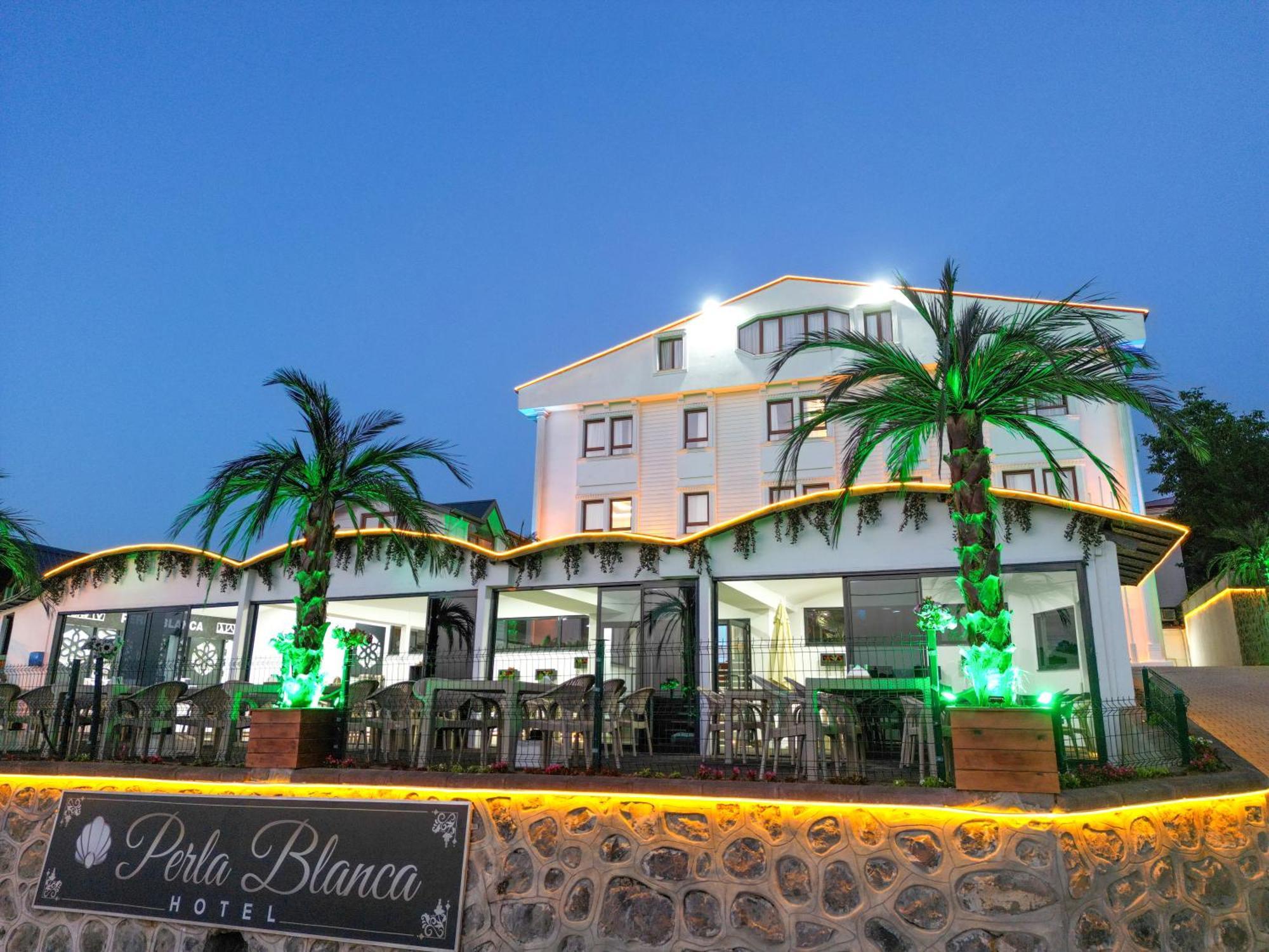 Perla Blanca Aparthotel