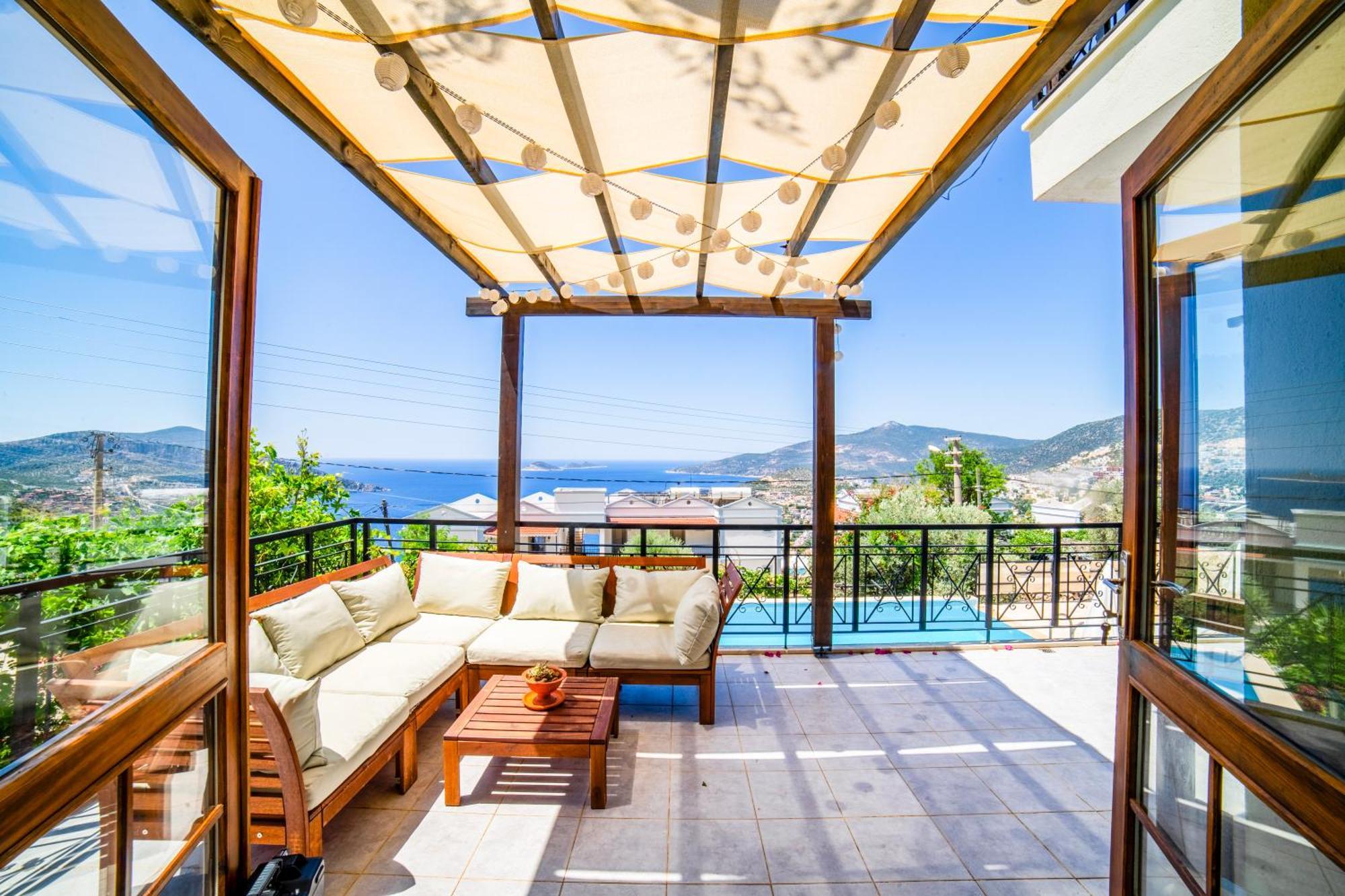Mira Kalkan -close To Center- * Kas