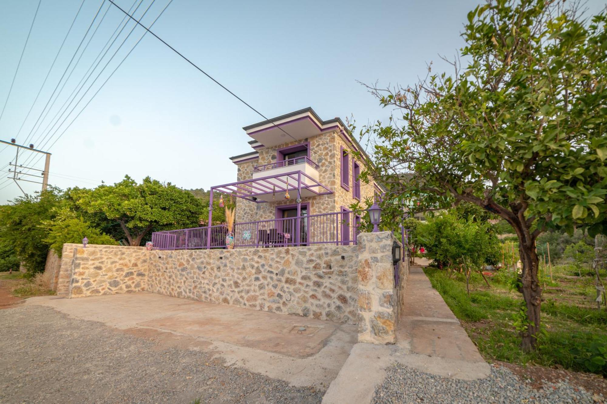 Holiday home Butik Mor Salkim Evleri *