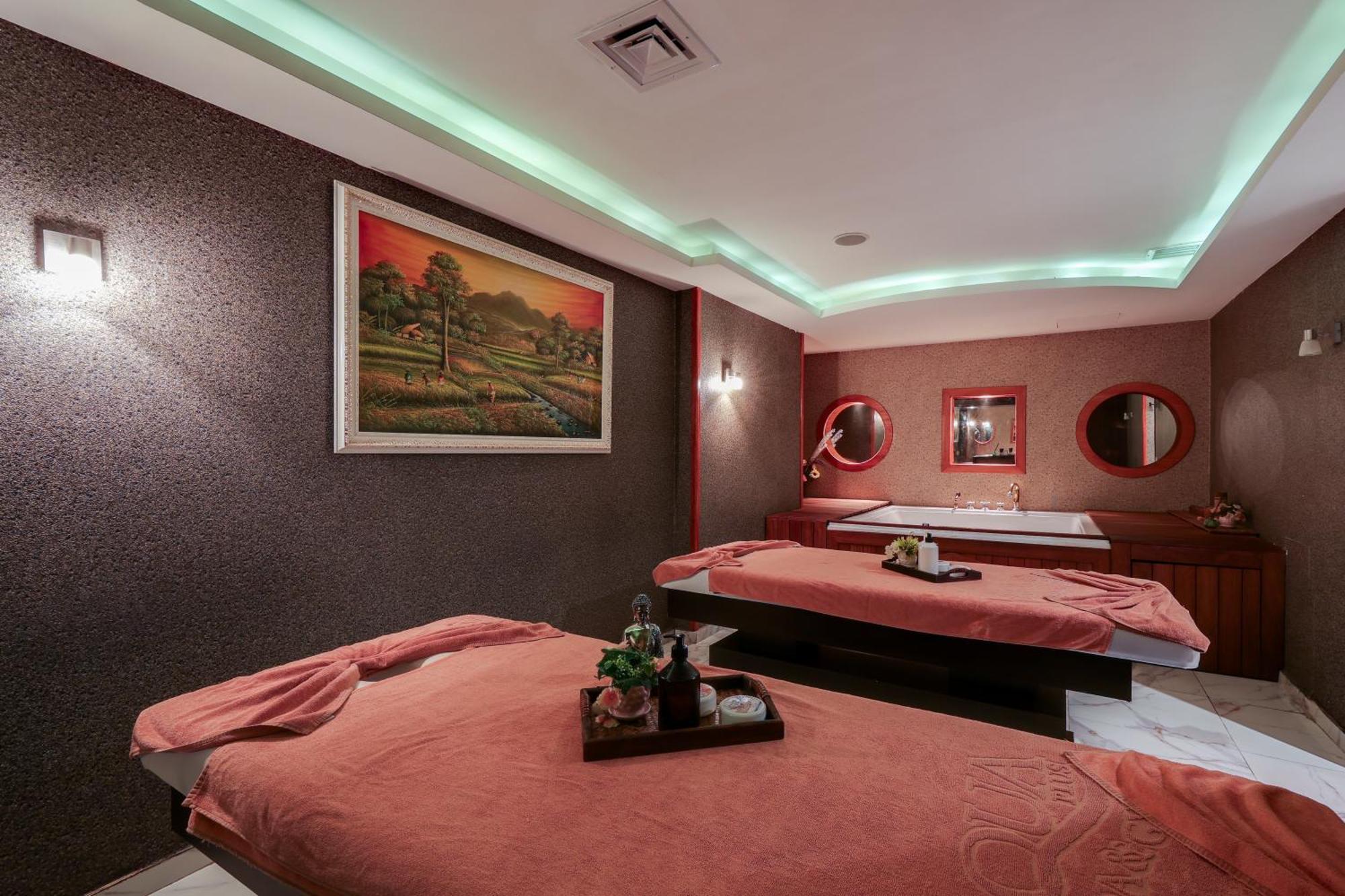 Ramada By Wyndham Old Hotel 4*