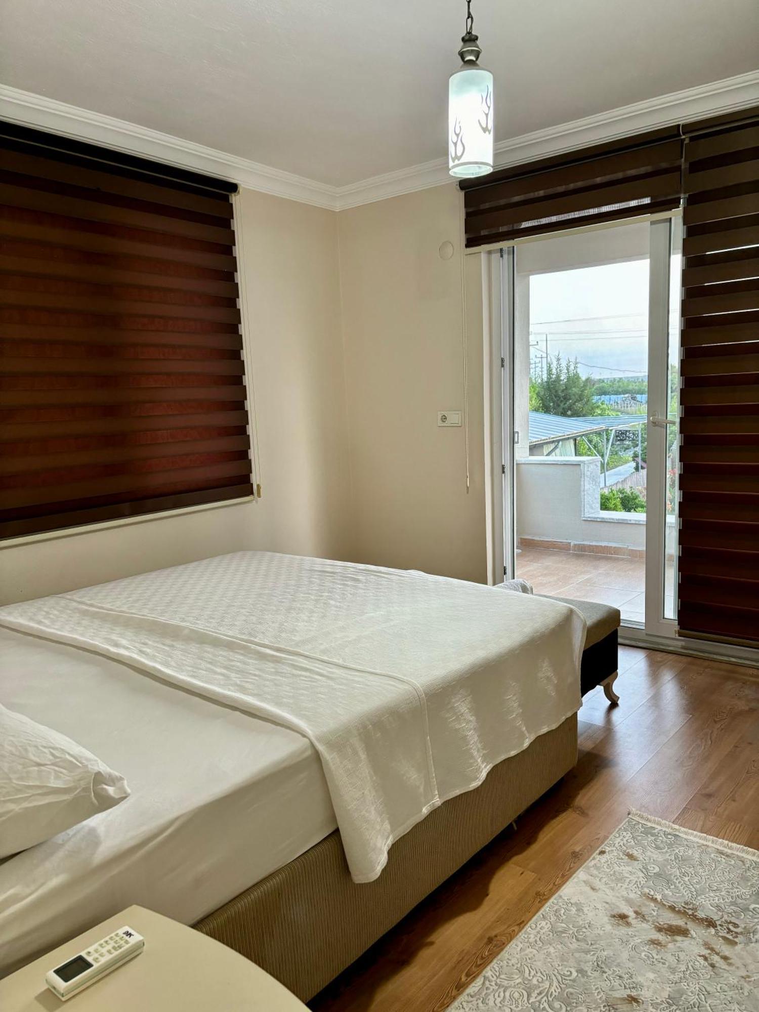 - Airport Villa *