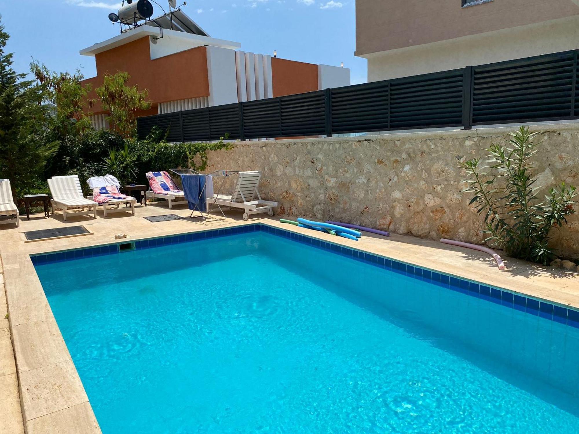 Leton Kleo - Center Villa *