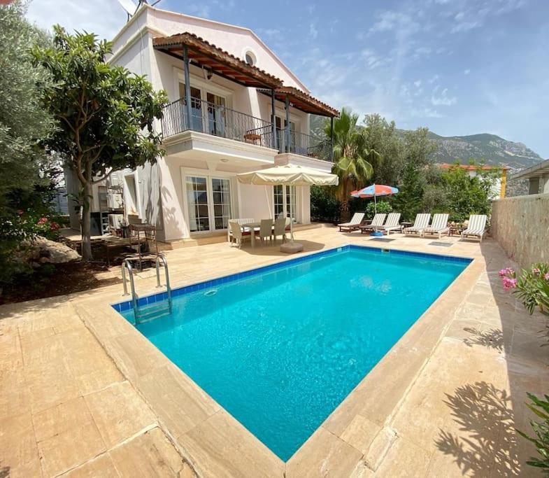 Leton Kleo - Center Villa *
