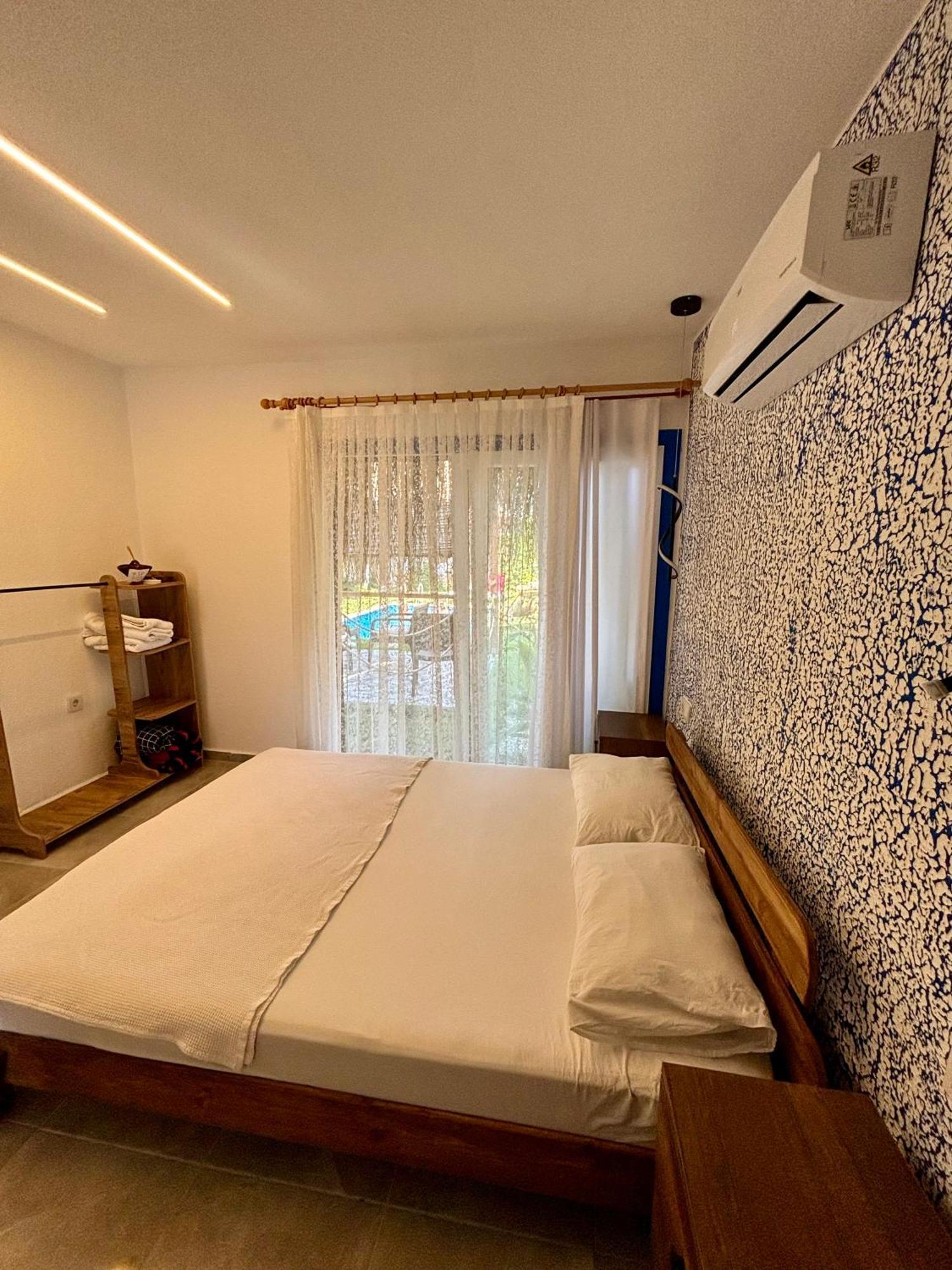 - Airport Villa