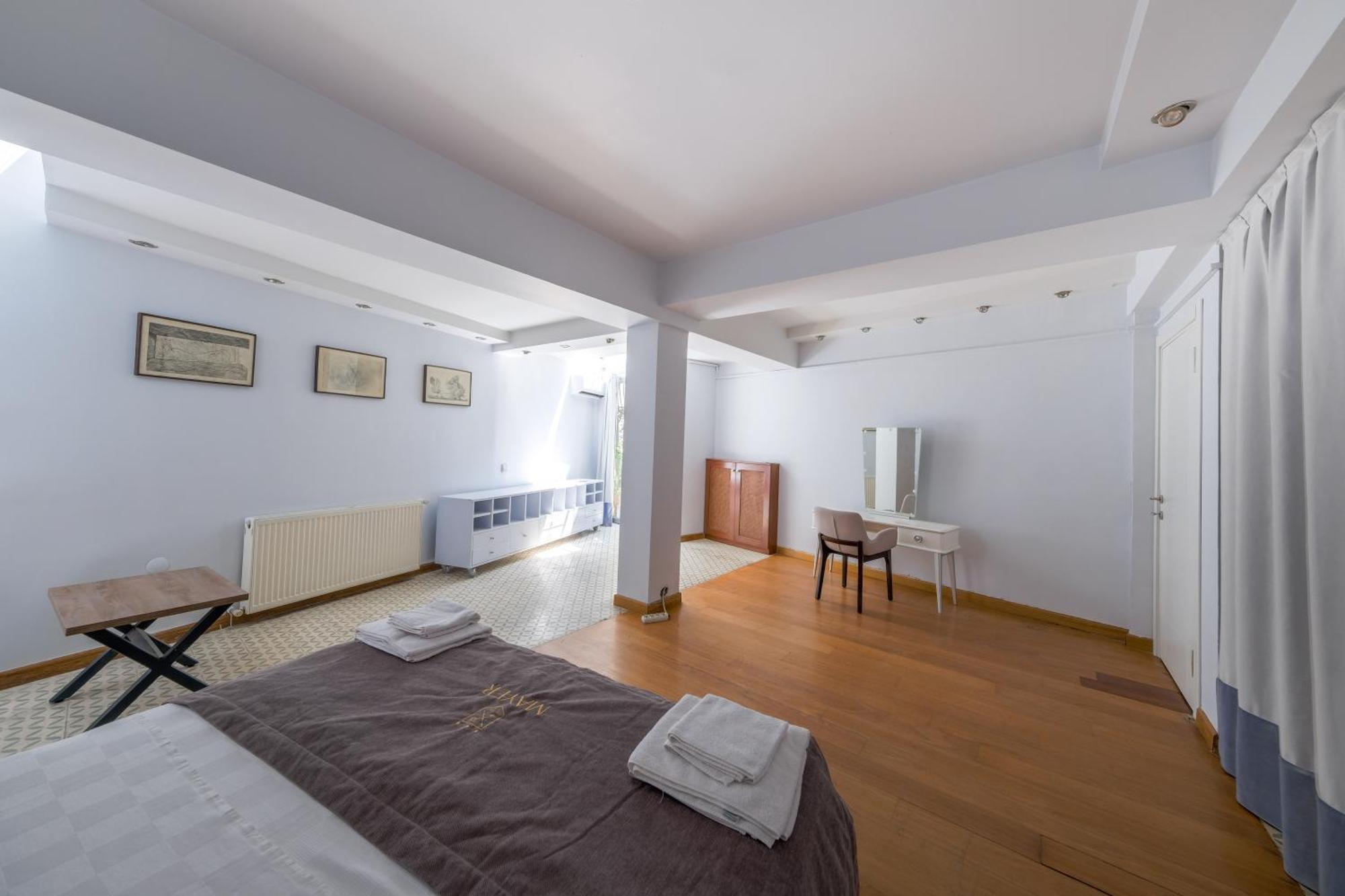 Apartment Maison Detroit Iconic 3br Triplex With Great Views *