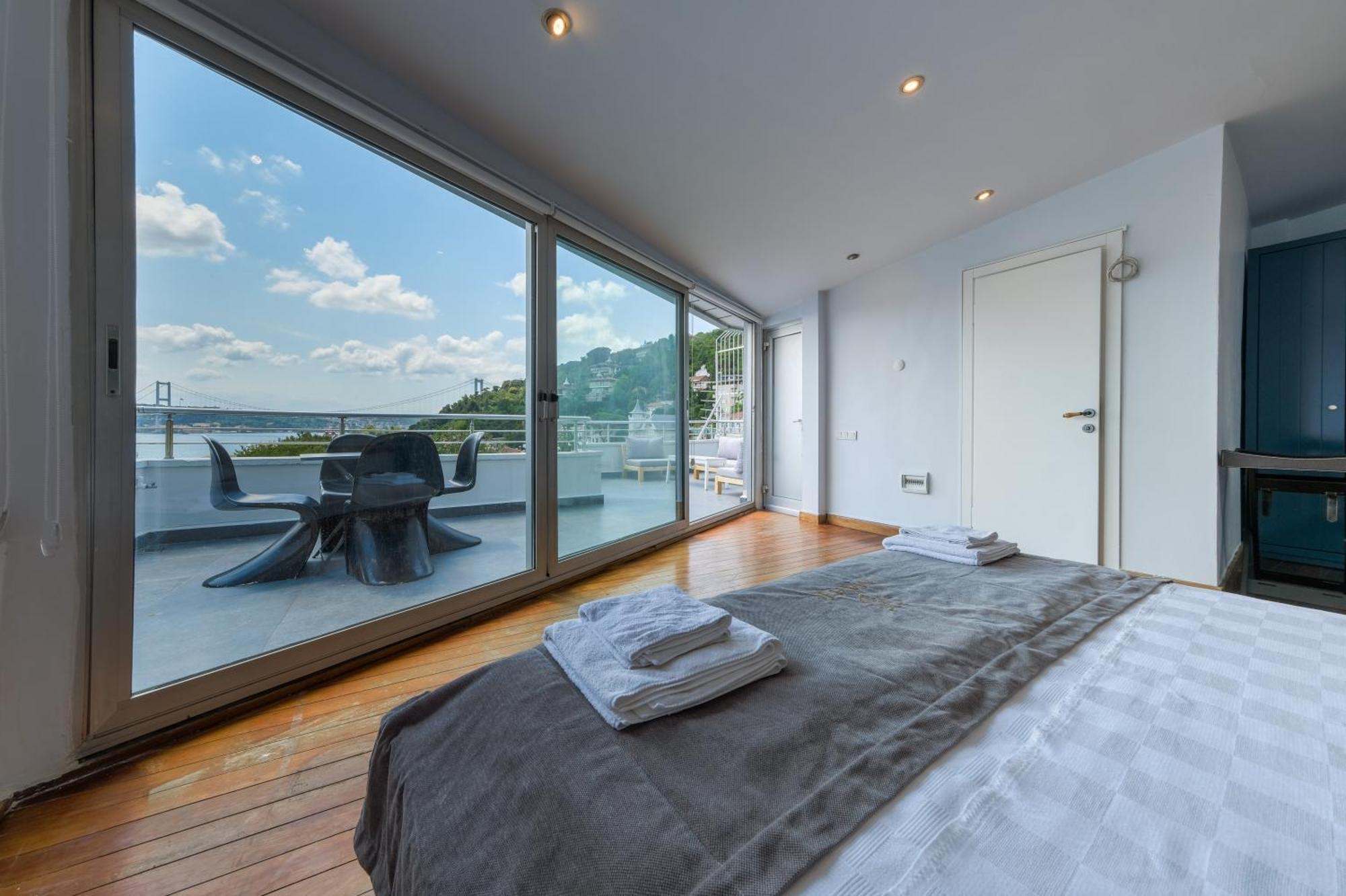 Maison Detroit Iconic 3br Triplex With Great Views Apartment