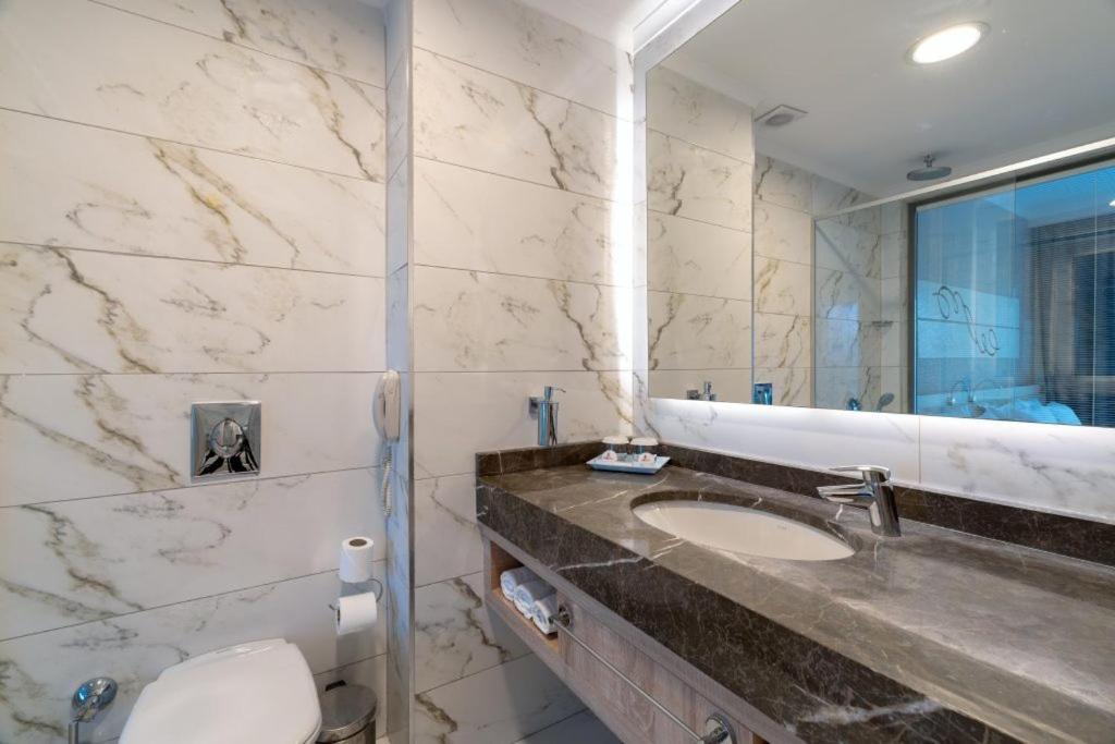 Orfeus Queen Hotel 4*