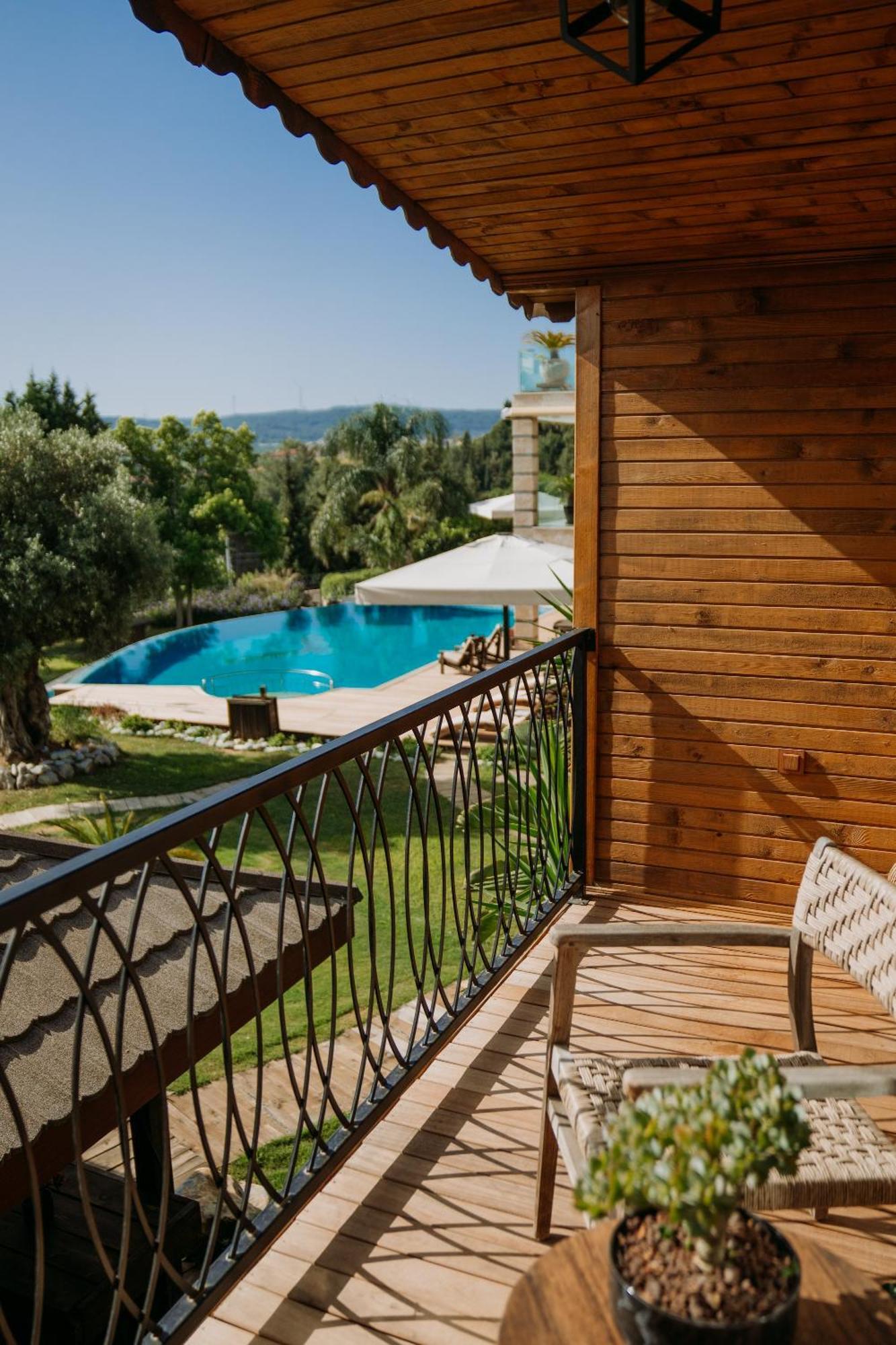 Doors Urla & Hotel