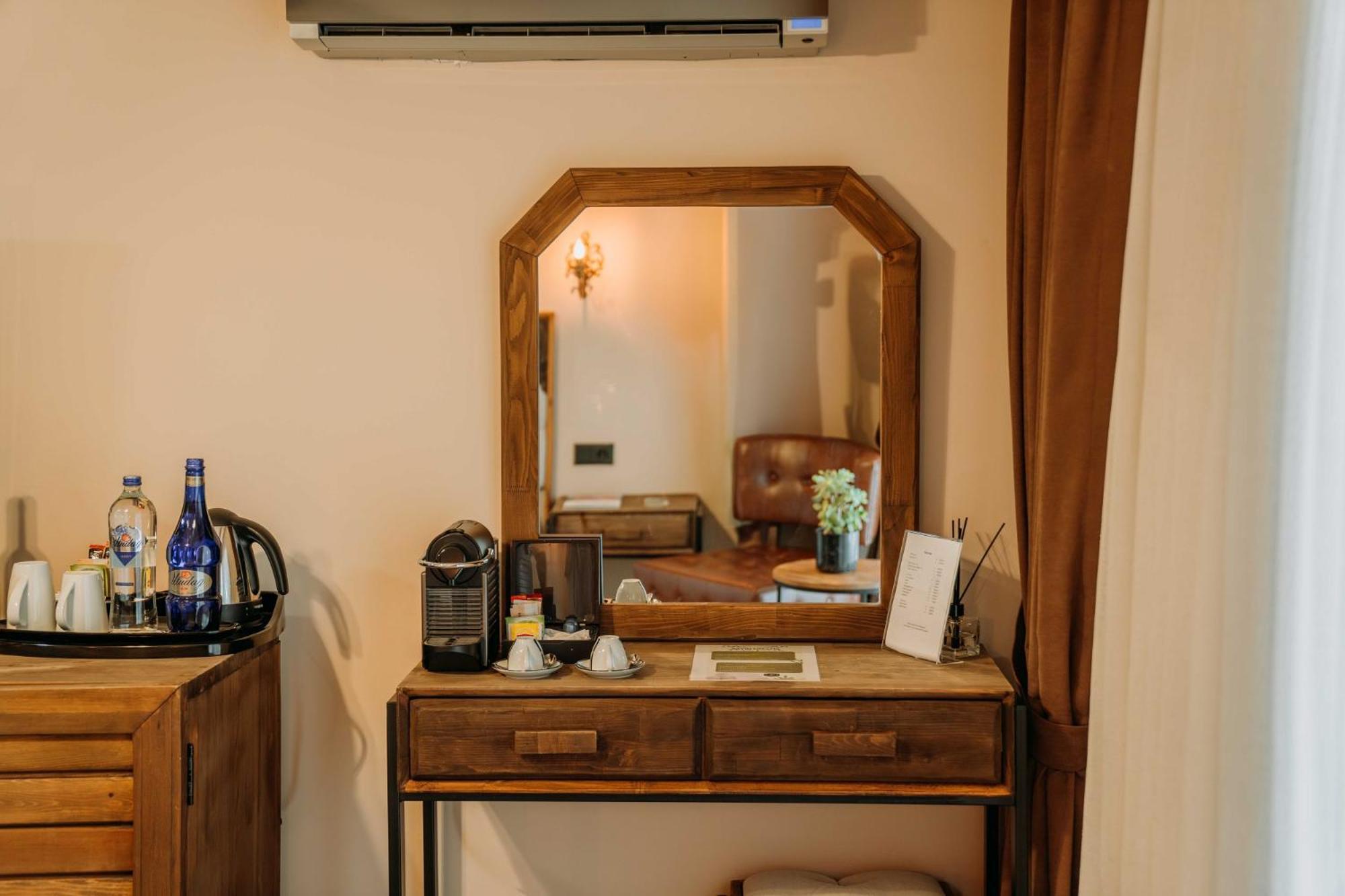 Doors Urla & Hotel