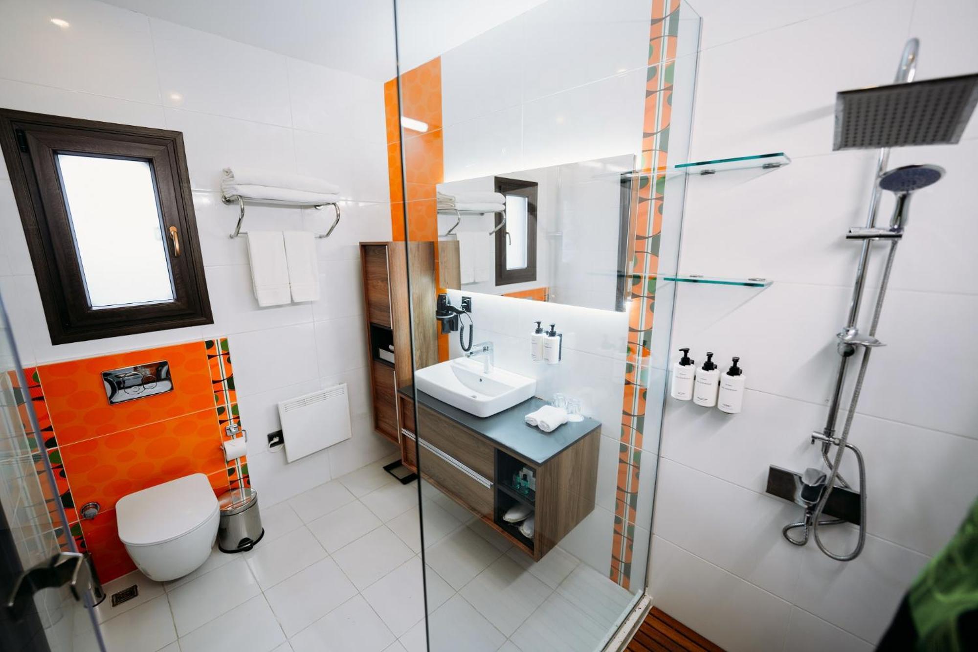 Doors Urla & Hotel