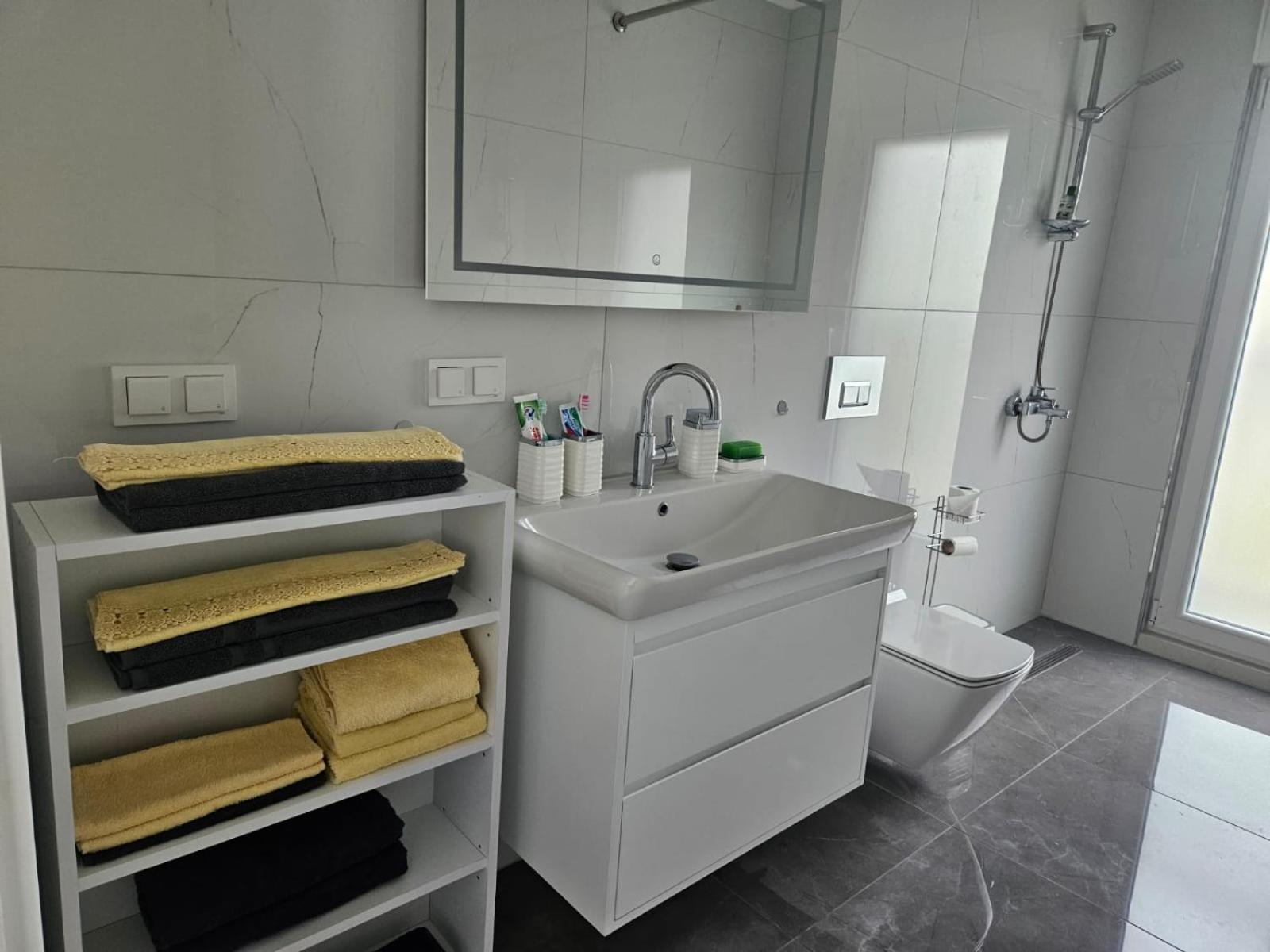 Modern In Very Quiet Location In Darica, Istanbul Apartment