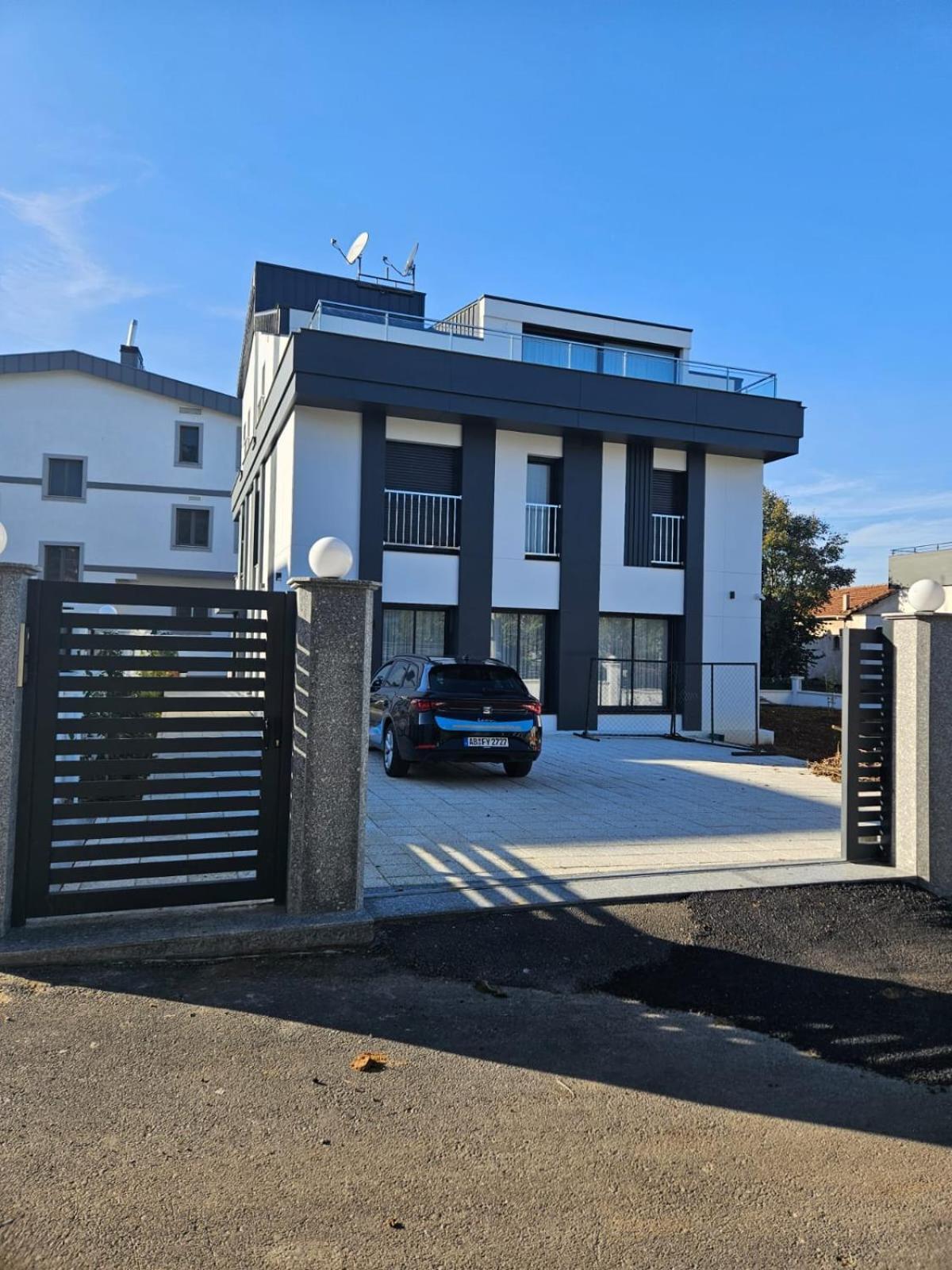 Apartment Modern In Very Quiet Location In Darica, Istanbul