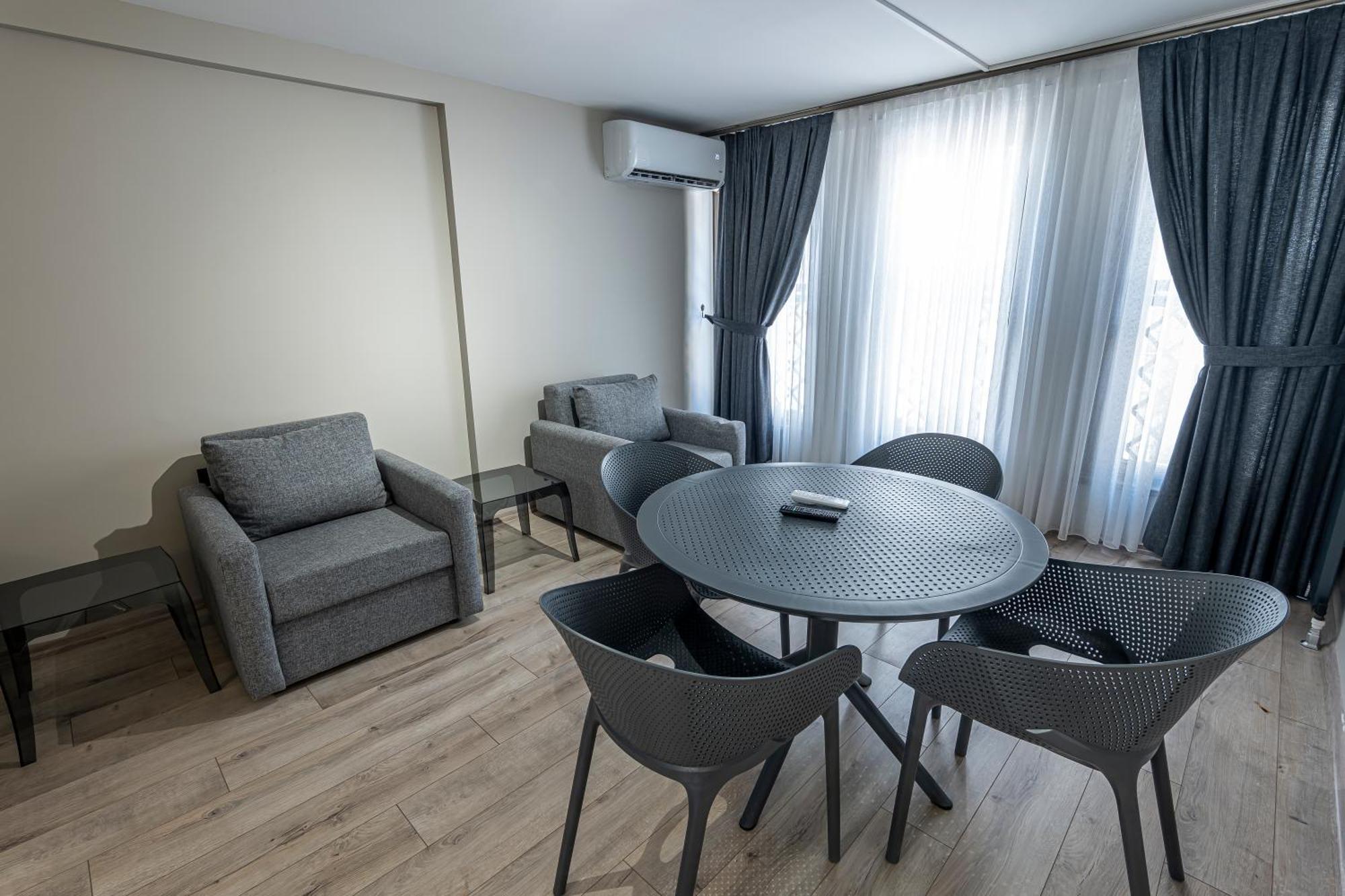 Calanthe Hotel