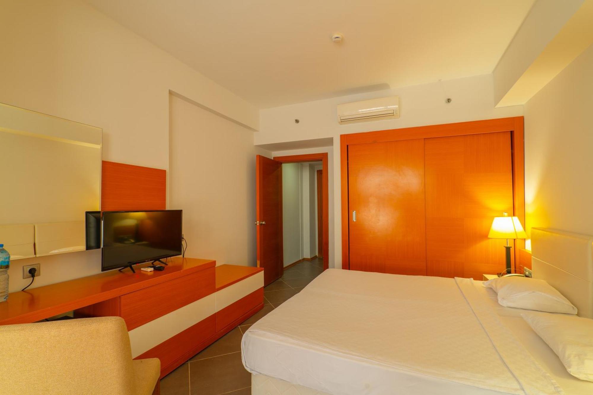 Karya Family Hotel *