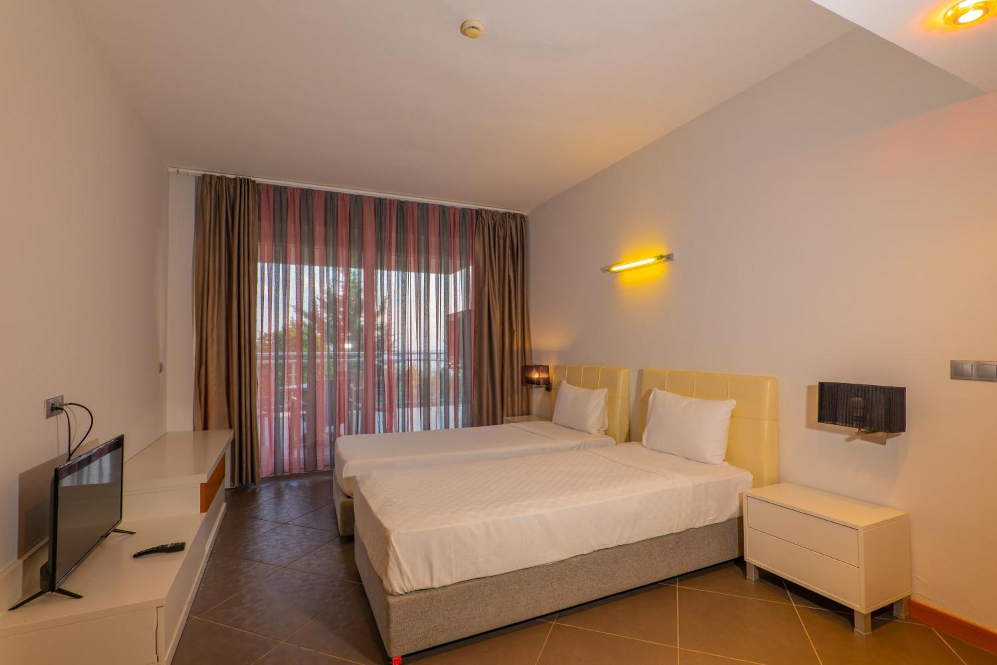 Karya Family Hotel *