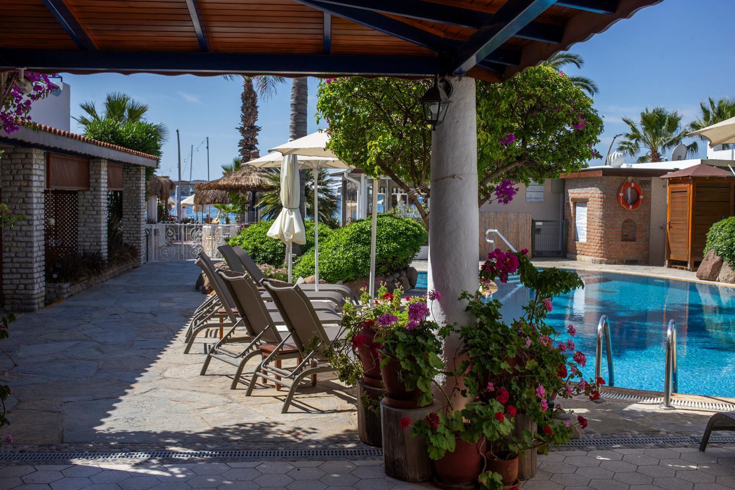 Uzhan Hotel 2*