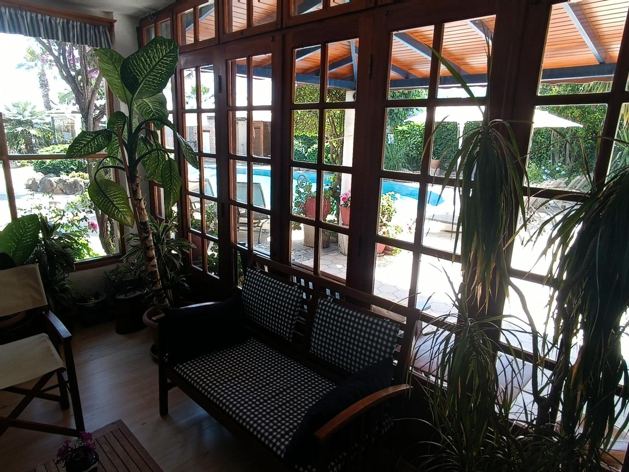 Uzhan Hotel 2*