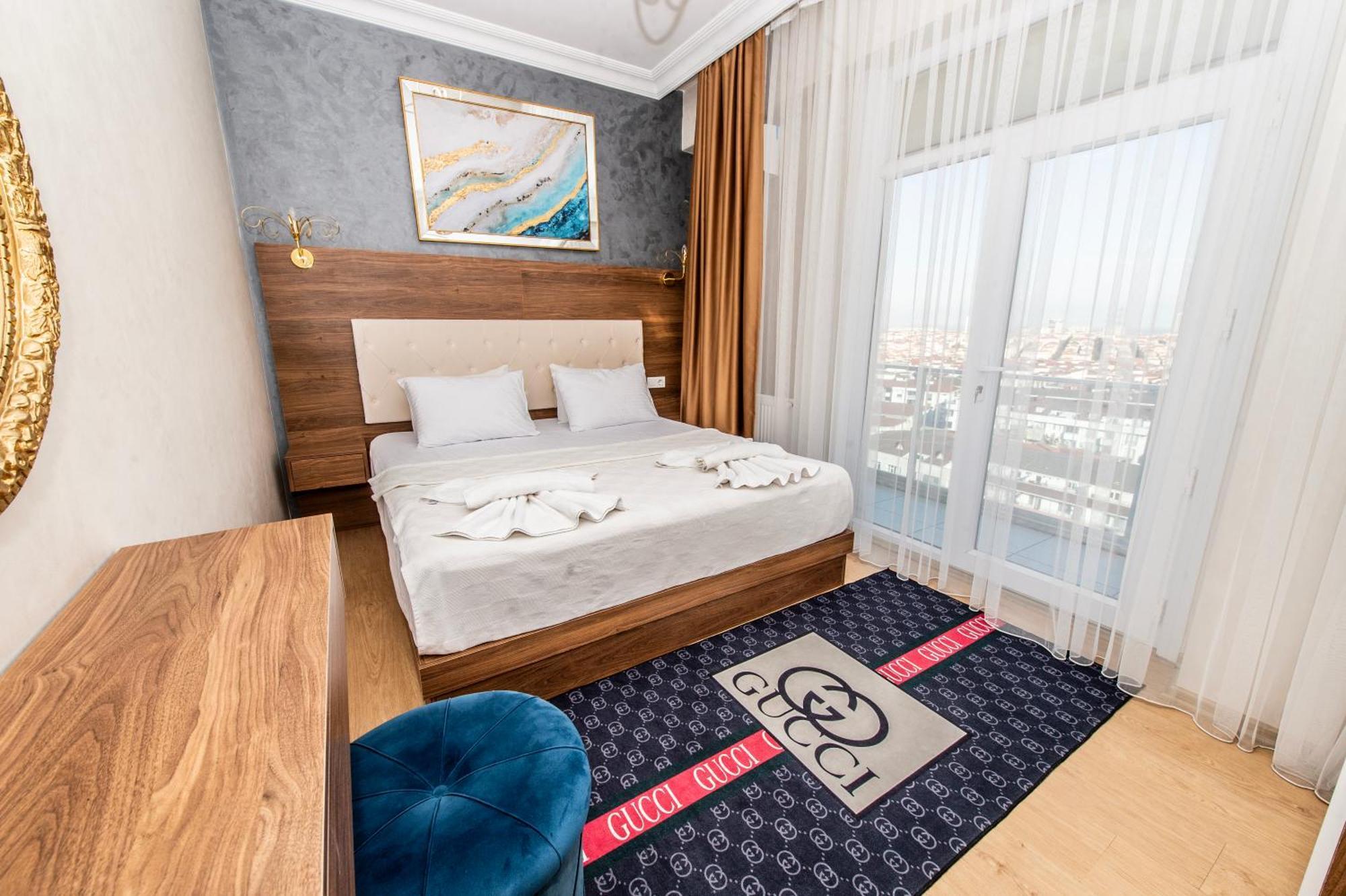 Hotel Blue Vista & *