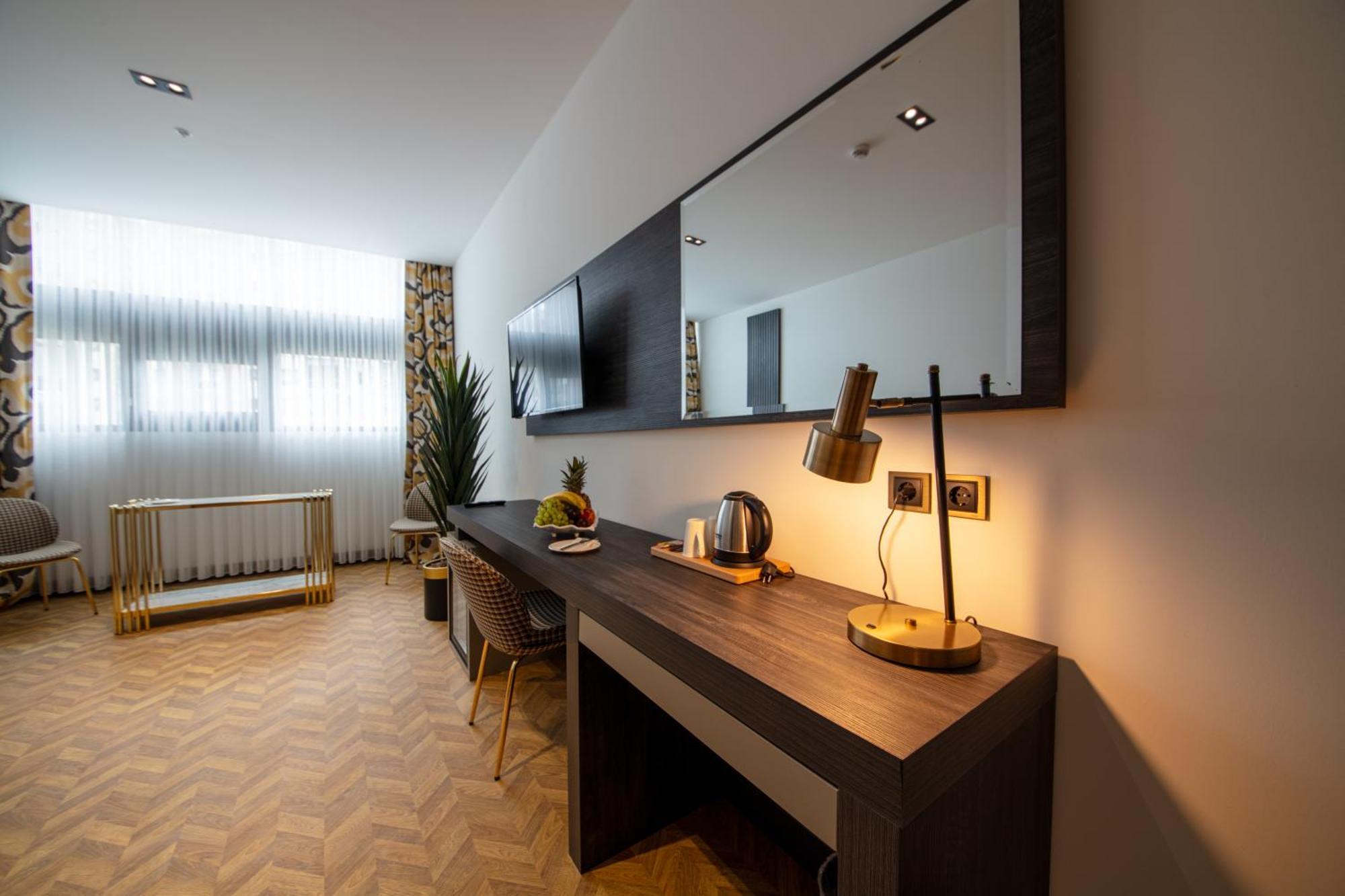 V Center Hotel 4*