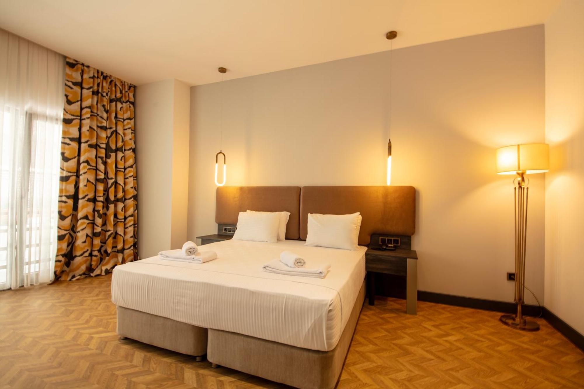 Hotel V Center 4*