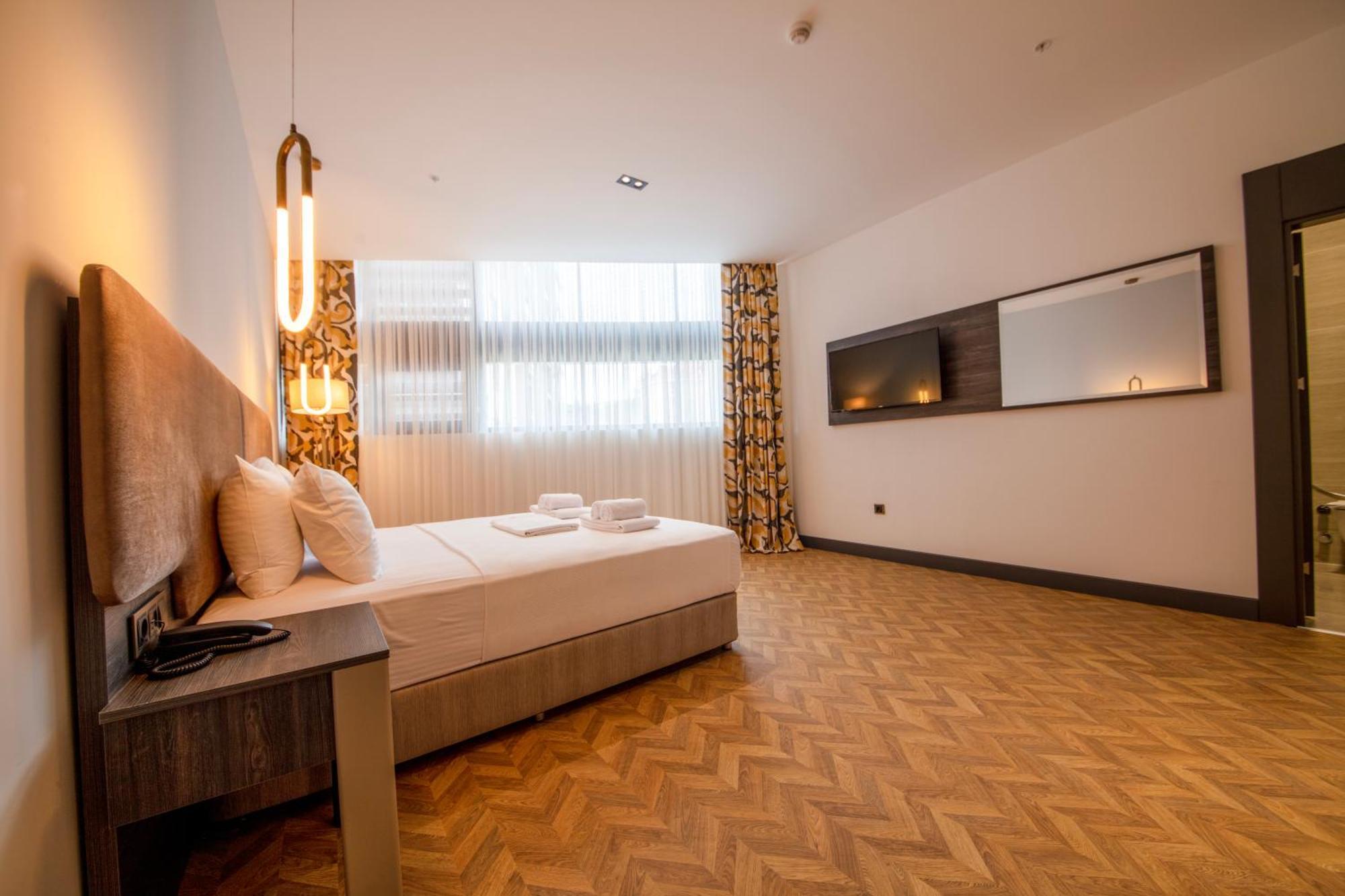 Hotel V Center