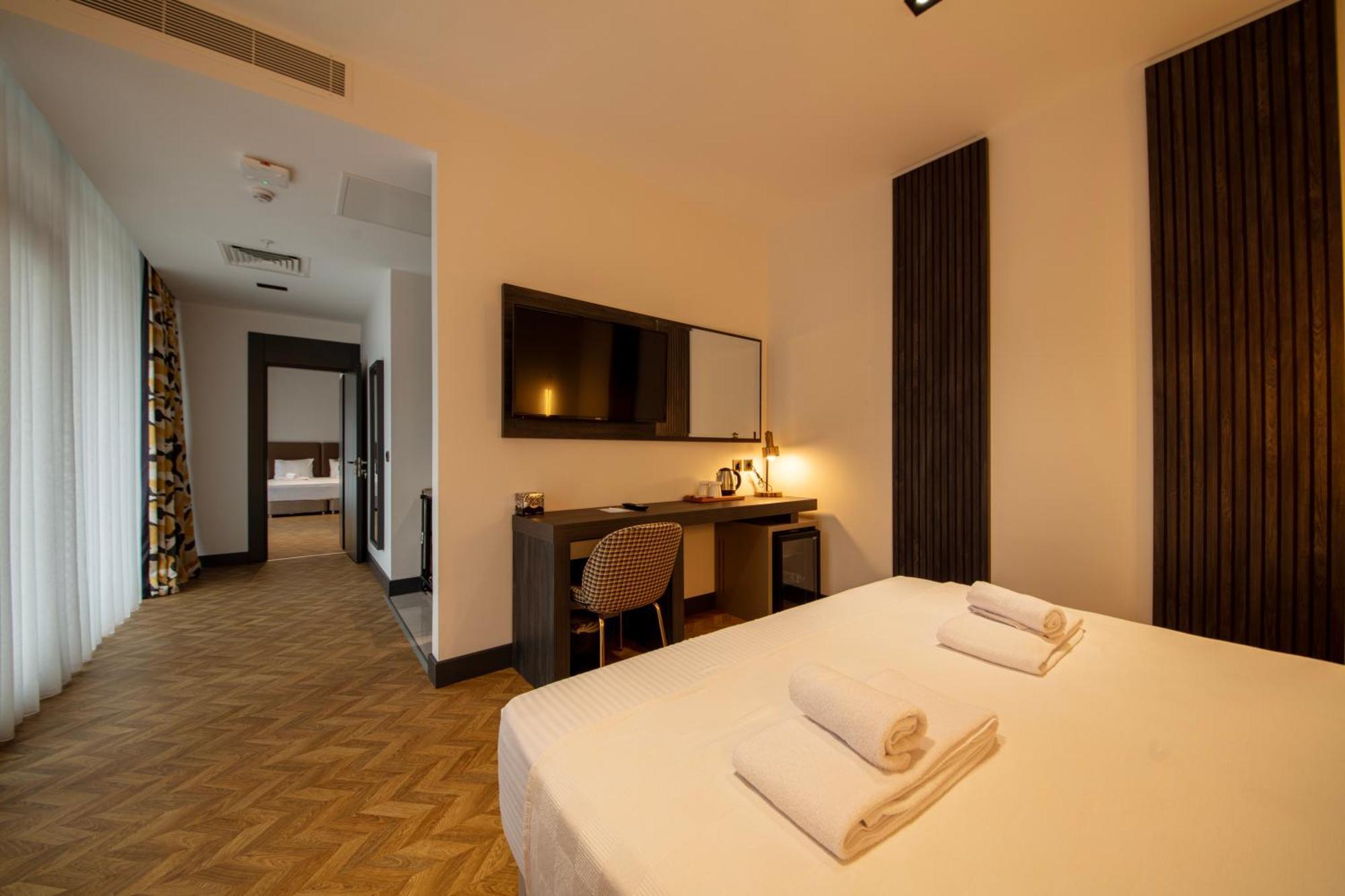 Hotel V Center