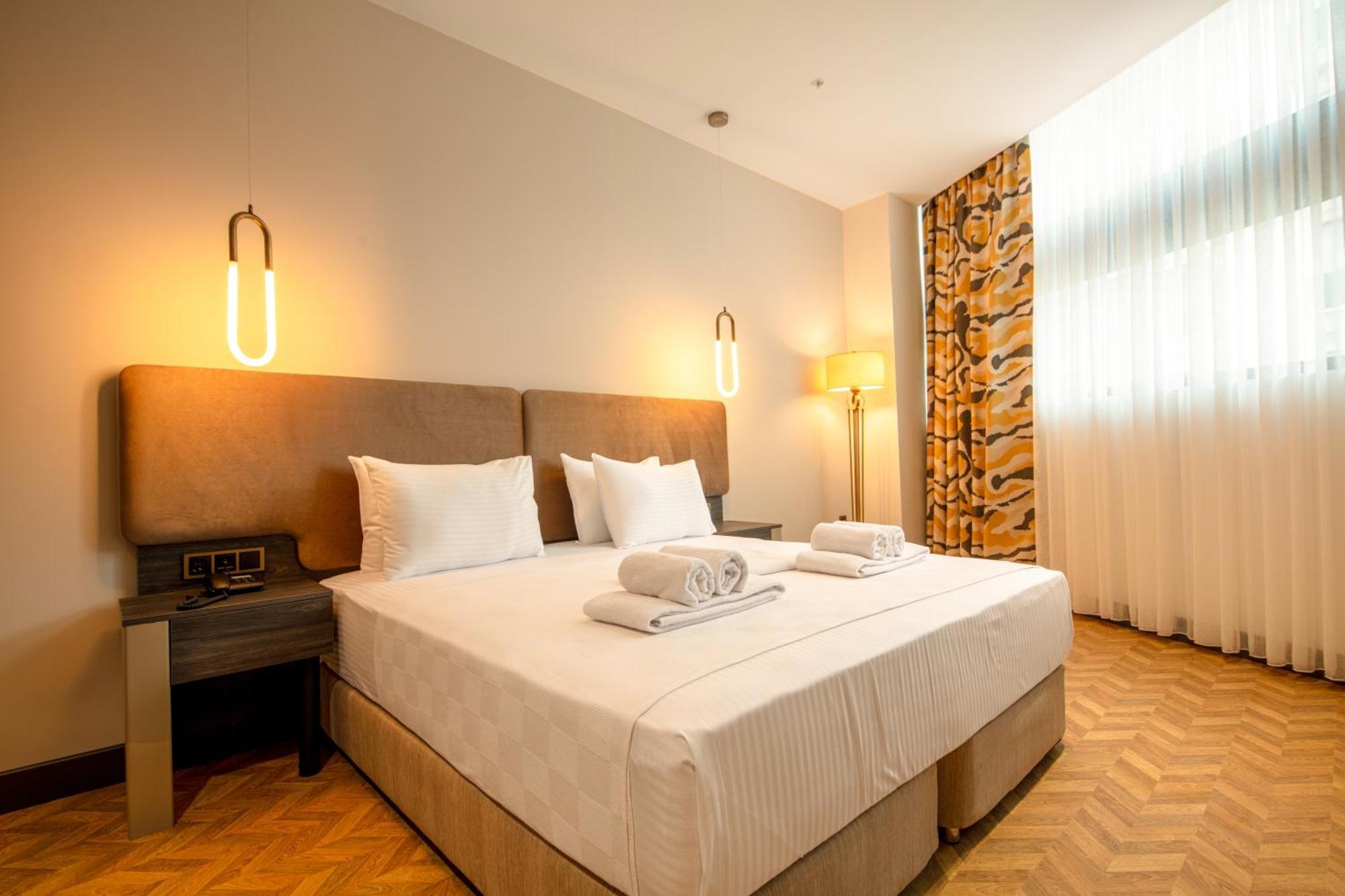 Hotel V Center 4*