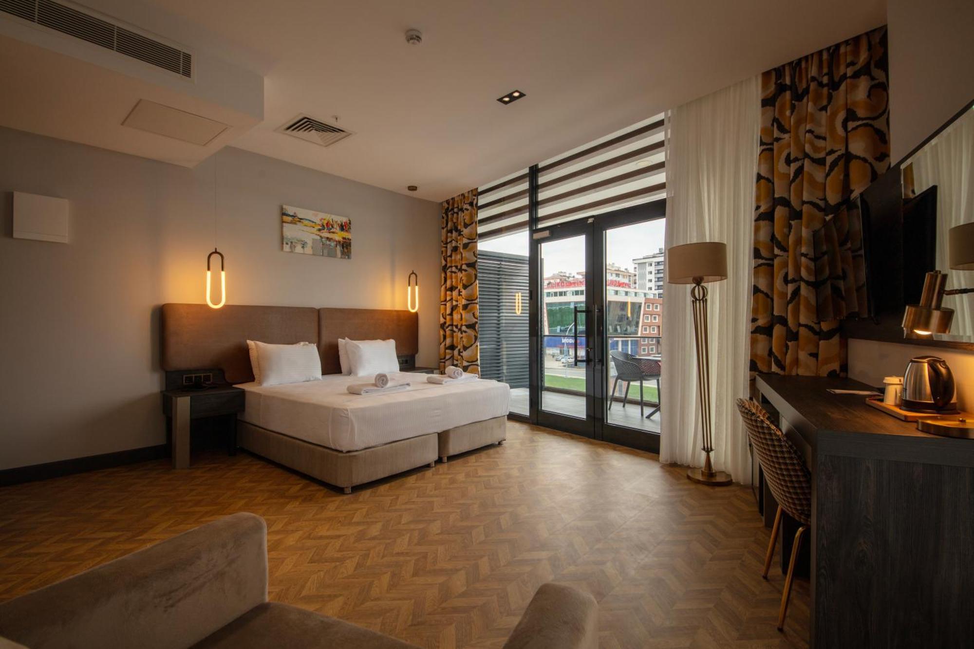 Hotel V Center 4*