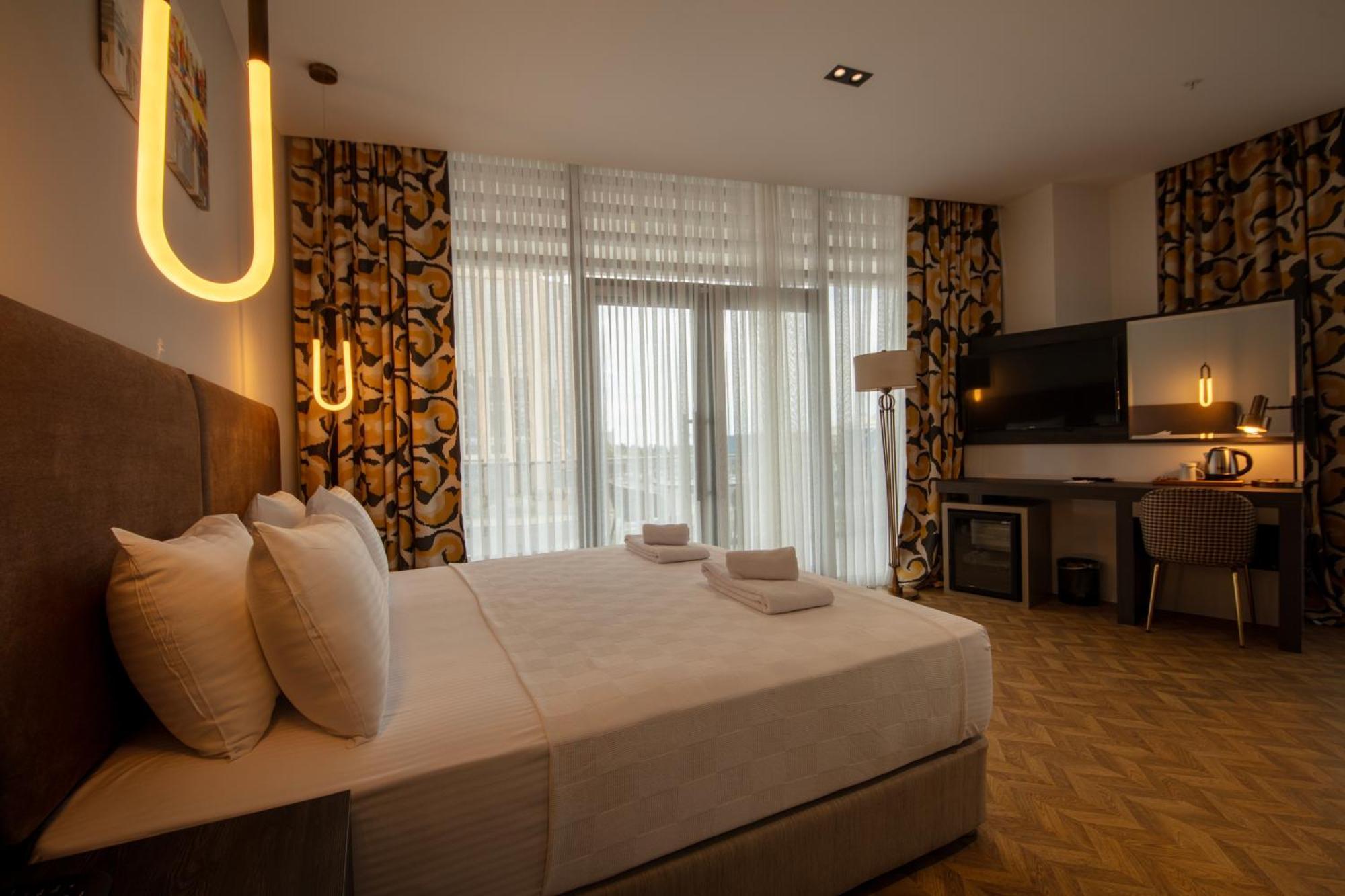 Hotel V Center 4*
