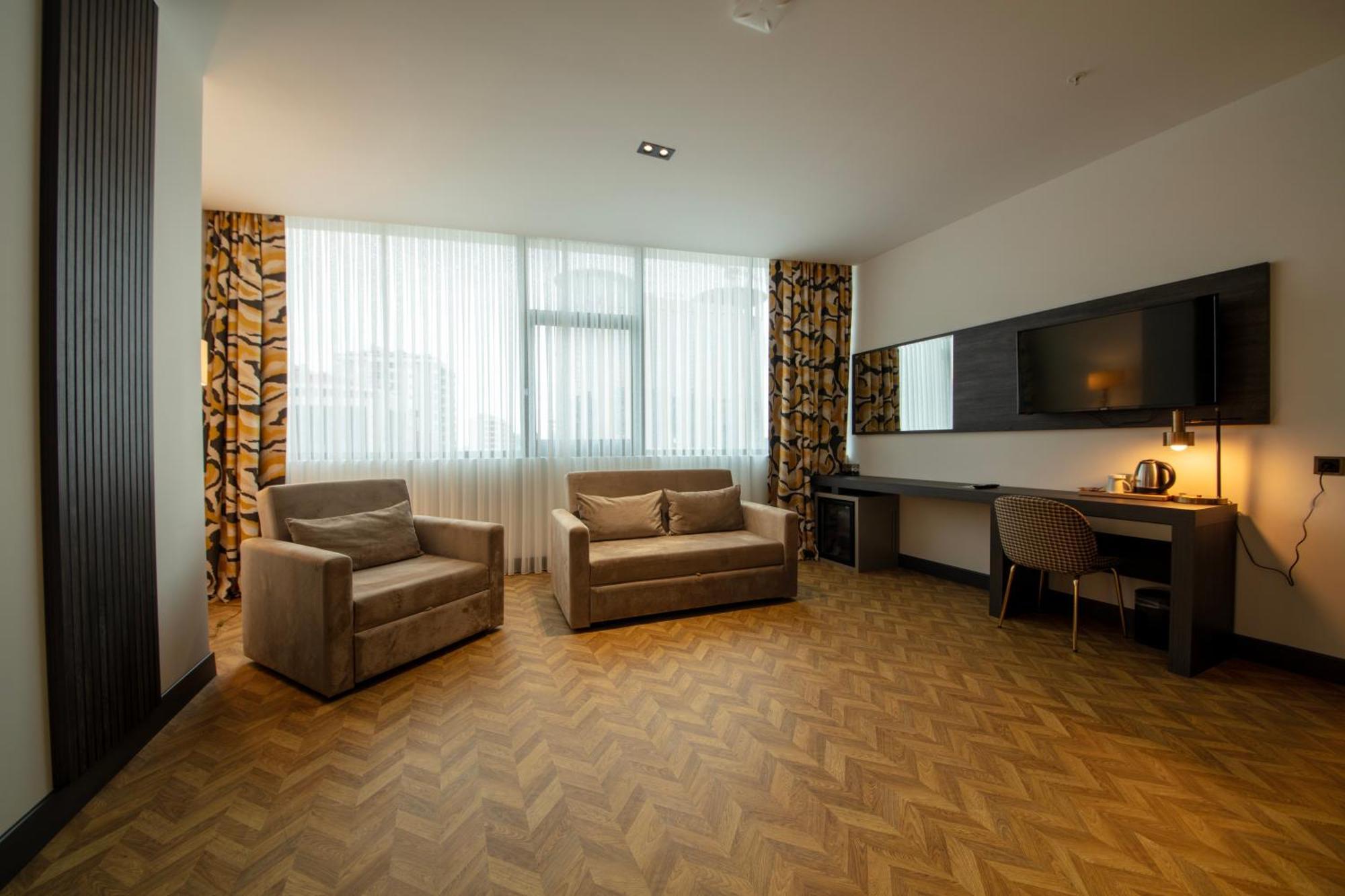 Hotel V Center