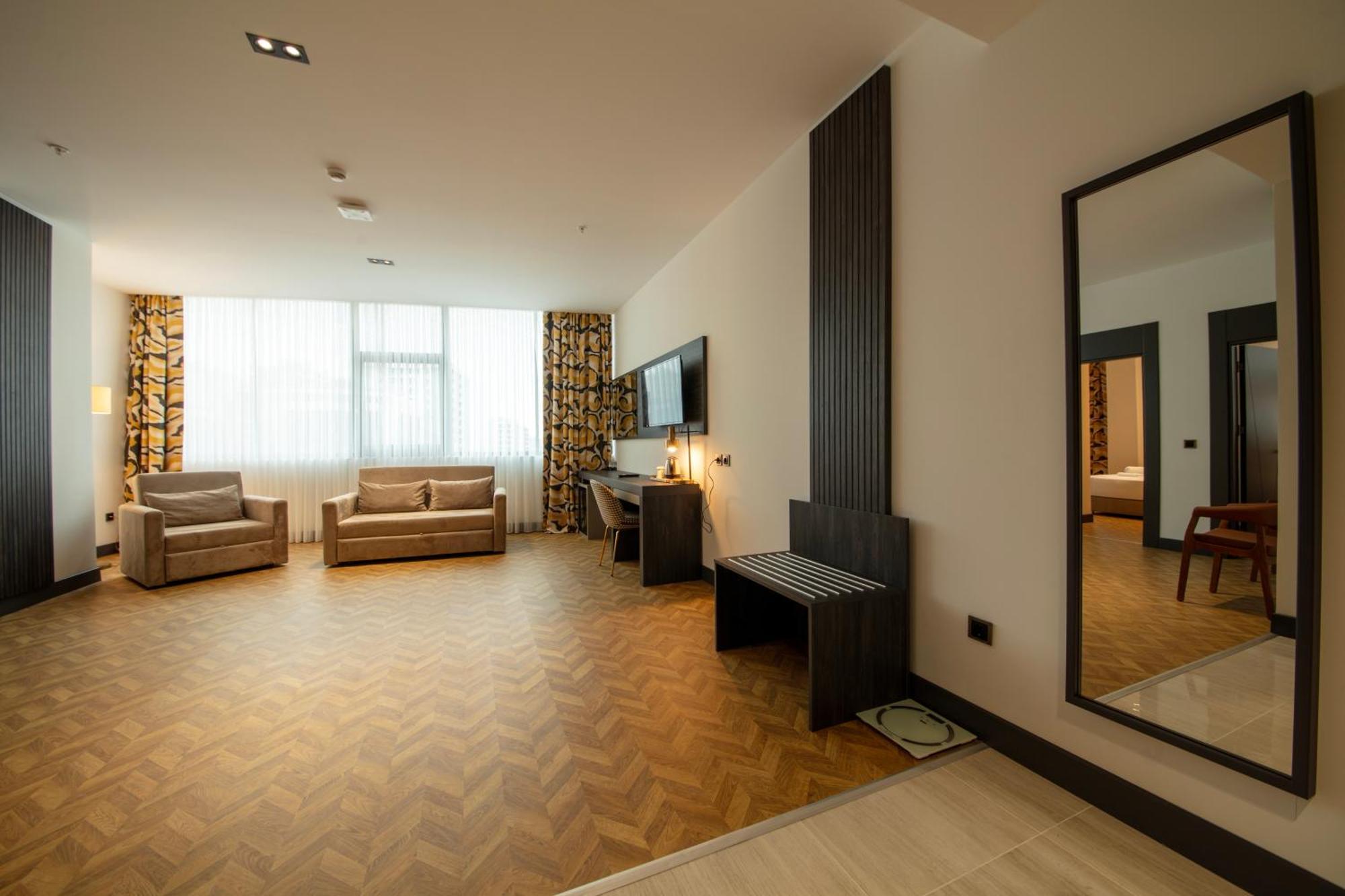 Hotel V Center 4*