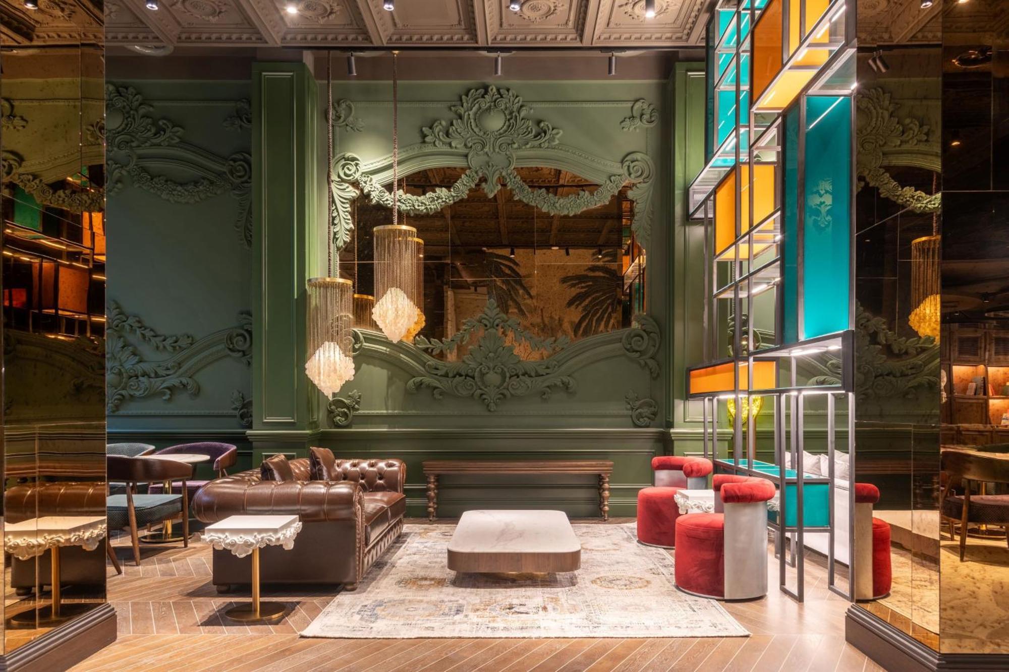 Orient Occident Istanbul, Autograph Collection *
