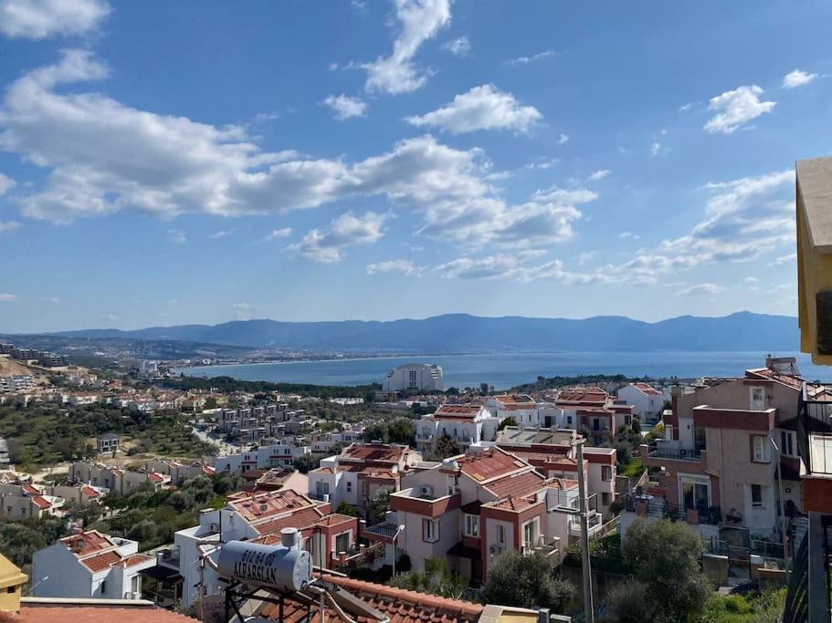 Deniz Manzarali, Havuzlu Ve Bahceli Triplex Villa *