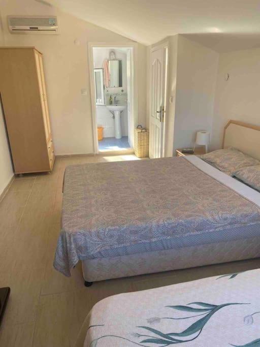 Deniz Manzarali, Havuzlu Ve Bahceli Triplex Villa