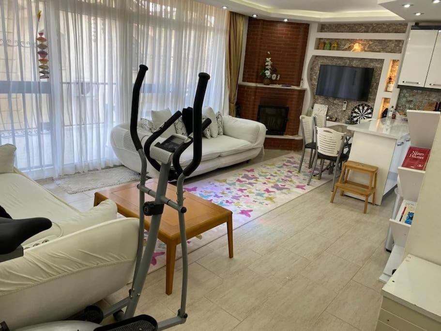 Deniz Manzarali, Havuzlu Ve Bahceli Triplex