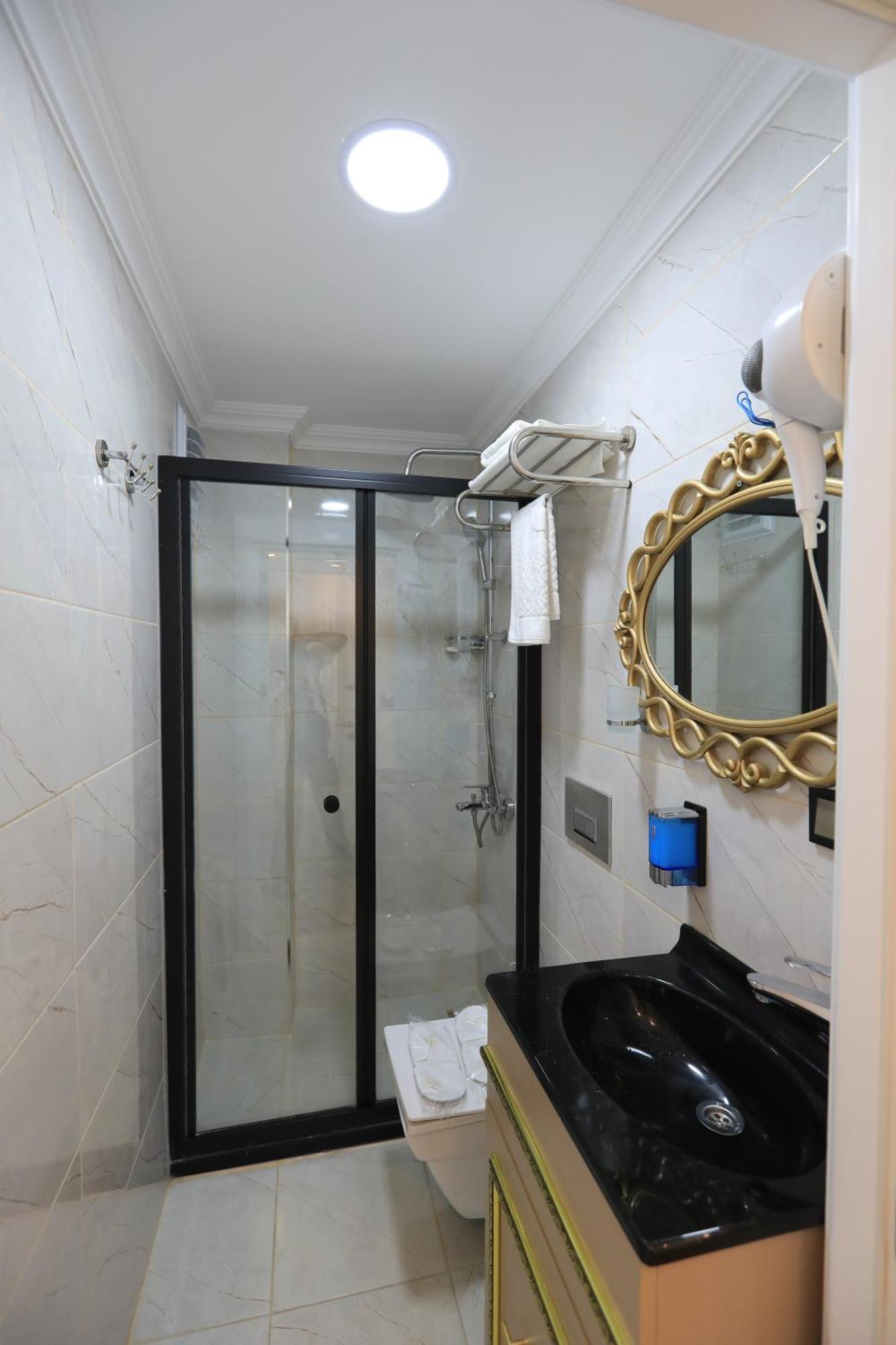 Blue Zerzevan Hotel