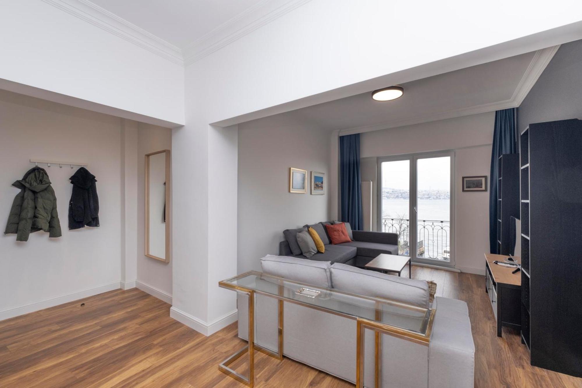 Trendy Waterfront With A Striking View Apartment Istanbul