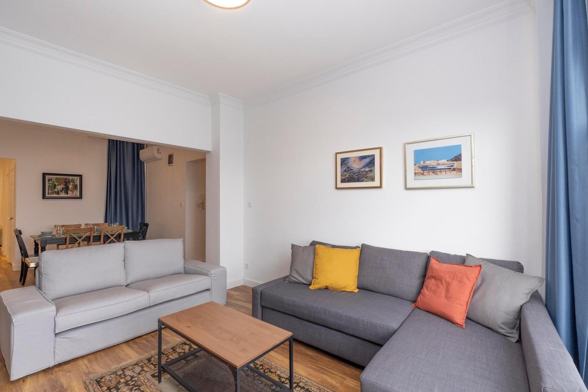 Trendy Waterfront With A Striking View Apartment *