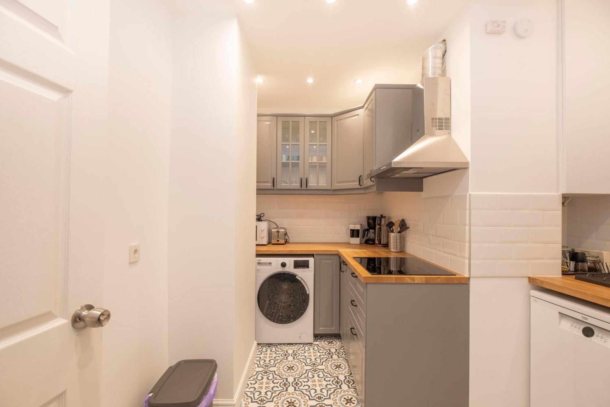 Apartment Trendy Waterfront With A Striking View Istanbul