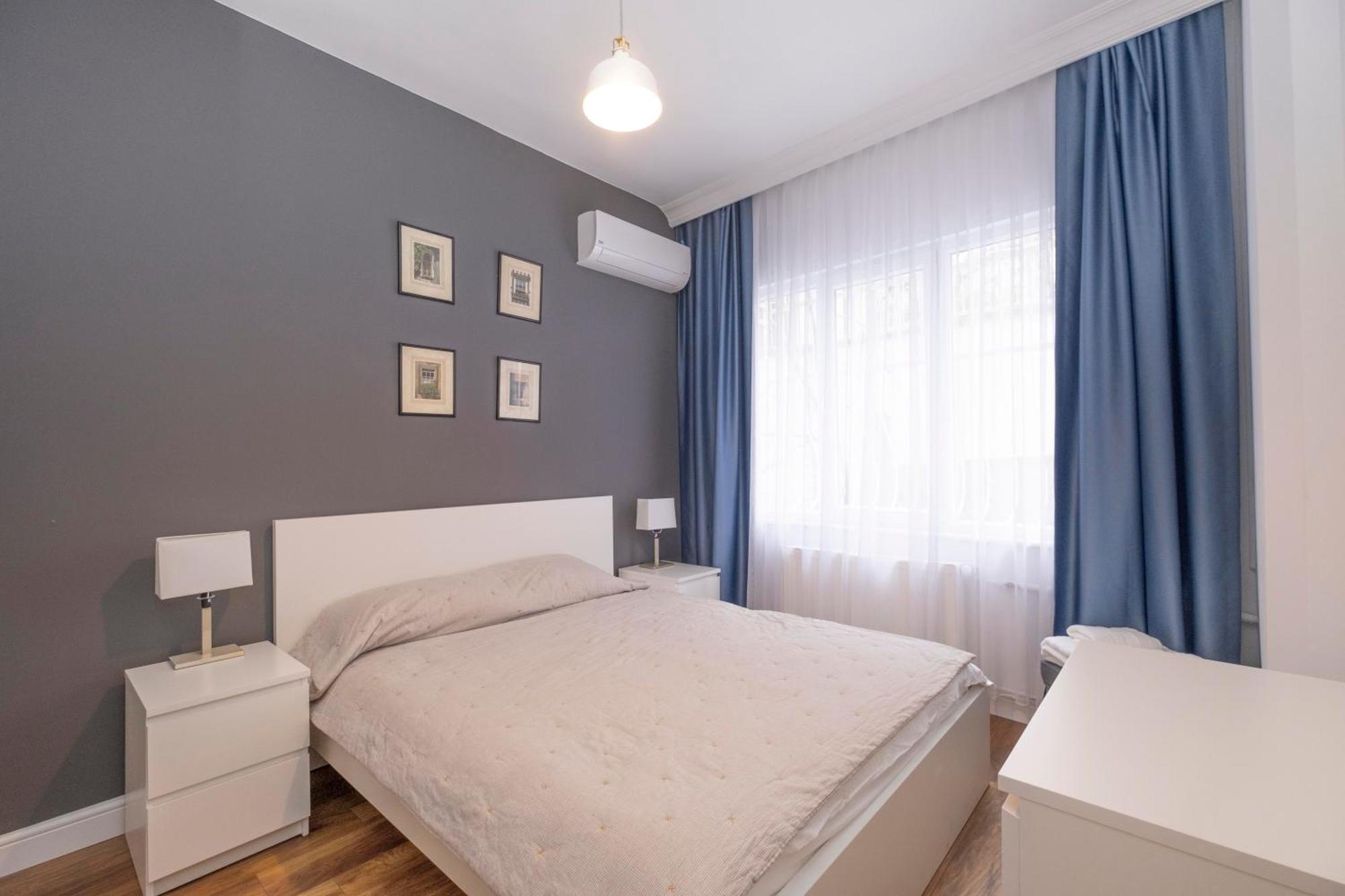 Trendy Waterfront With A Striking View Apartment *