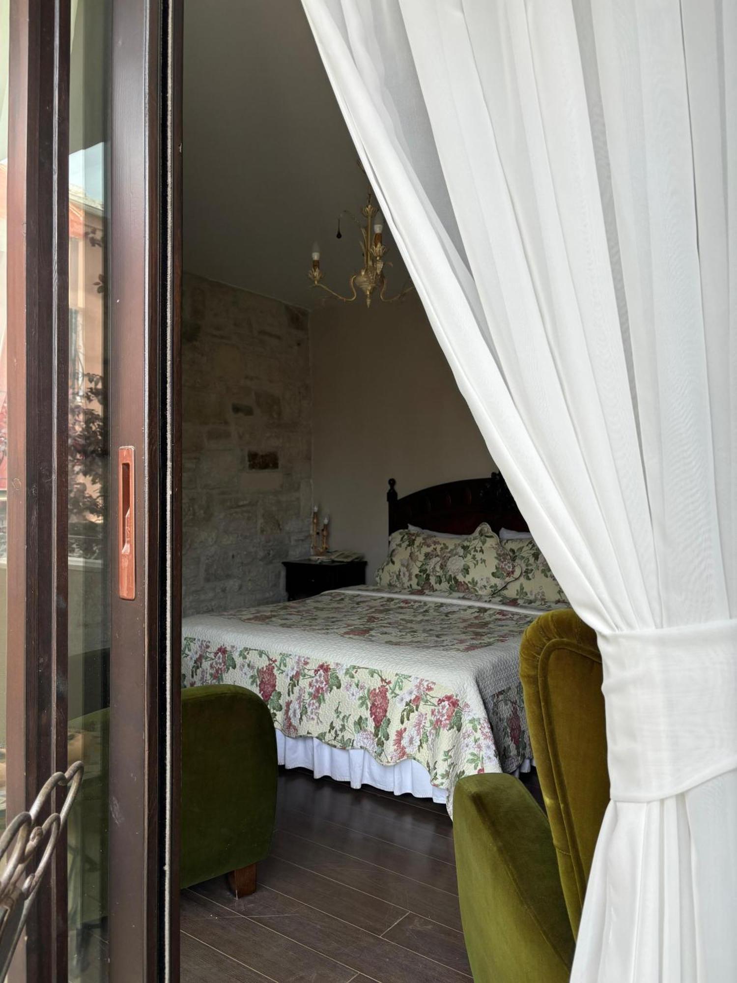 Griffon Hotel 3*