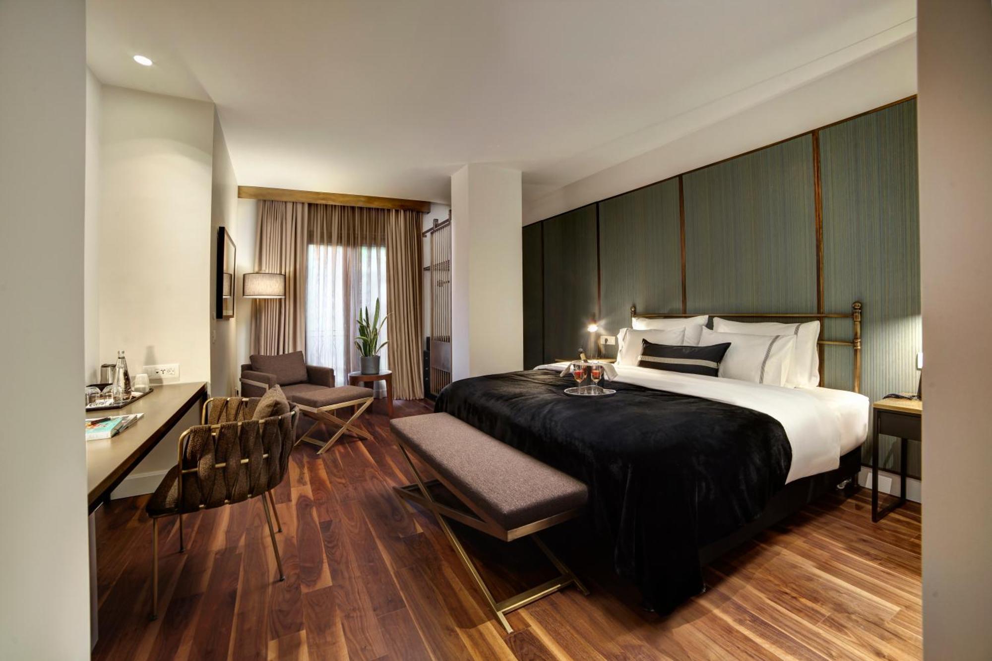39 Kalamis Marina & Restaurant Hotel 3*