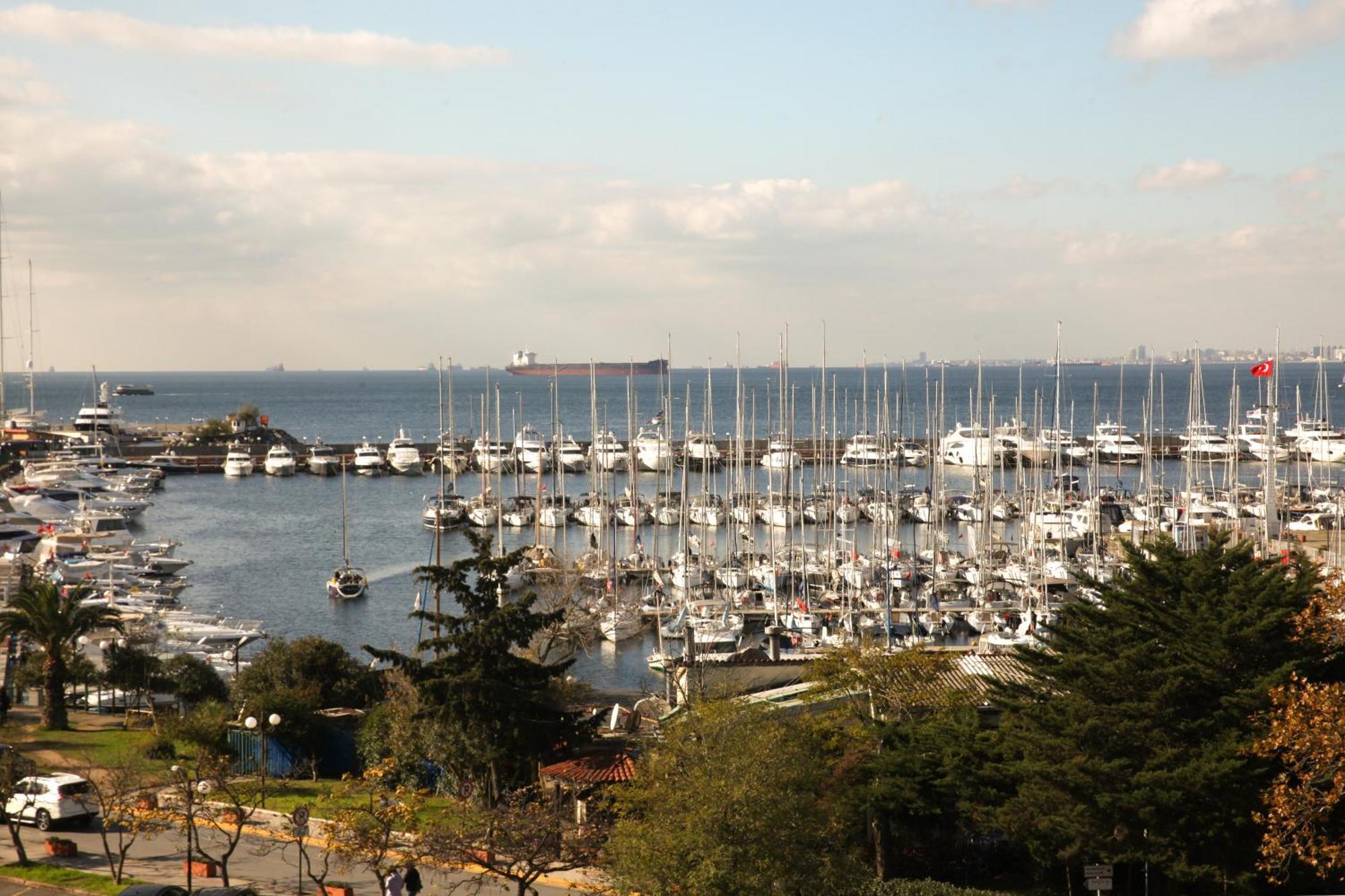 39 Kalamis Marina & Restaurant Hotel 3*