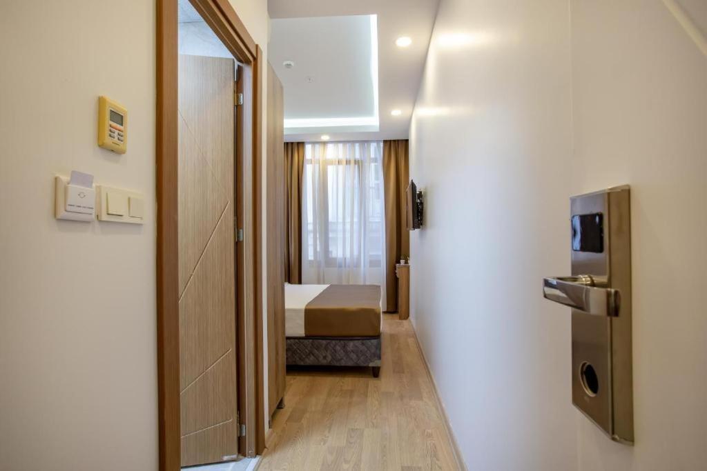 West Palace 2*