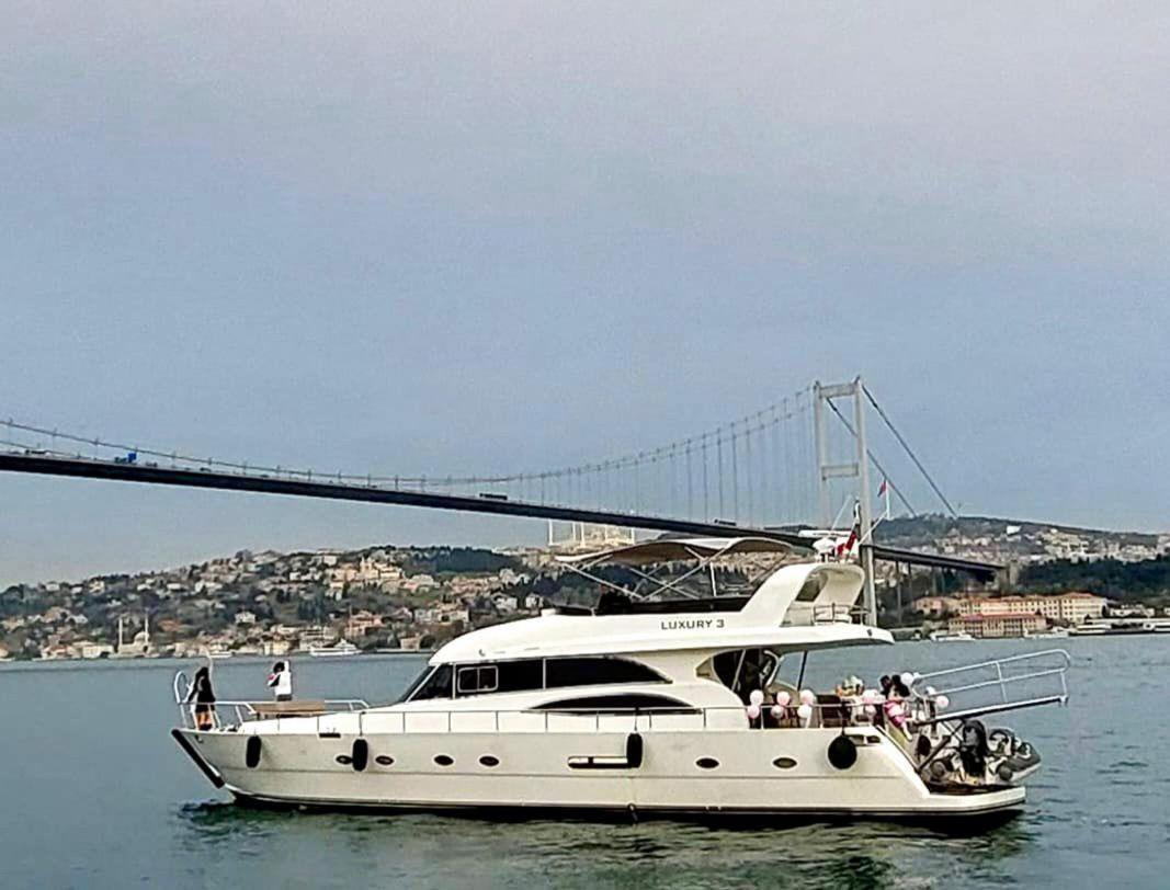 Botel Luxury Yachts *