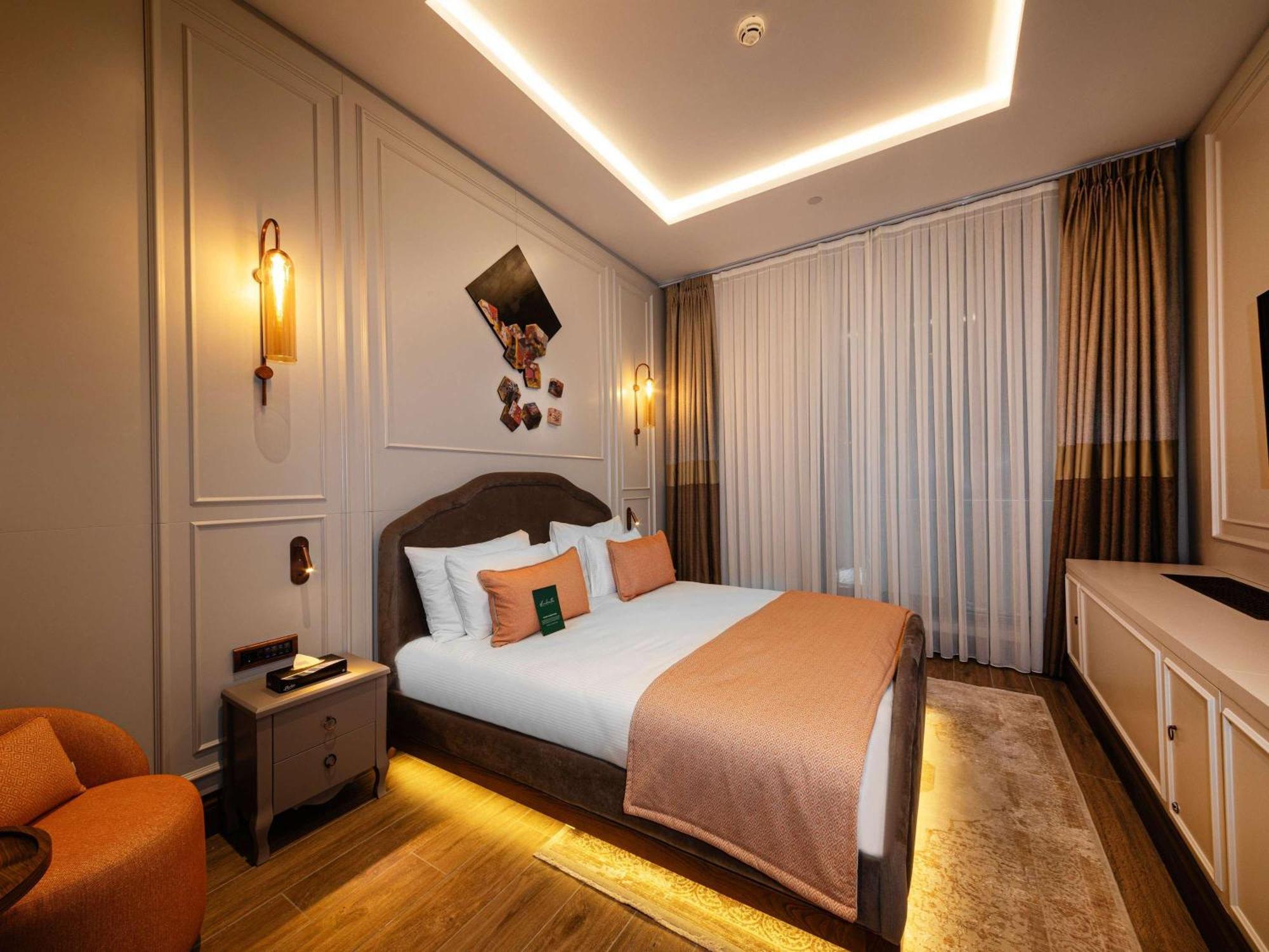 Levni Handwritten Collection By Accor