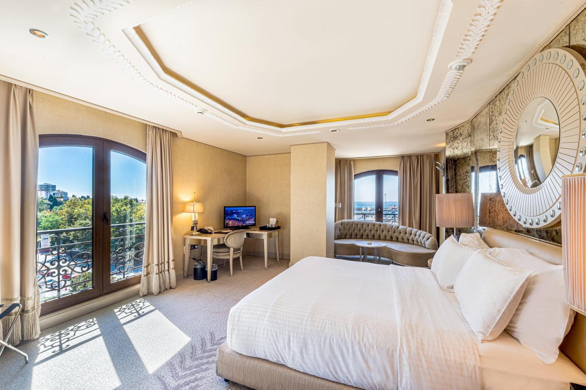 Hotel Wyndham Grand Kalamis Marina 5*